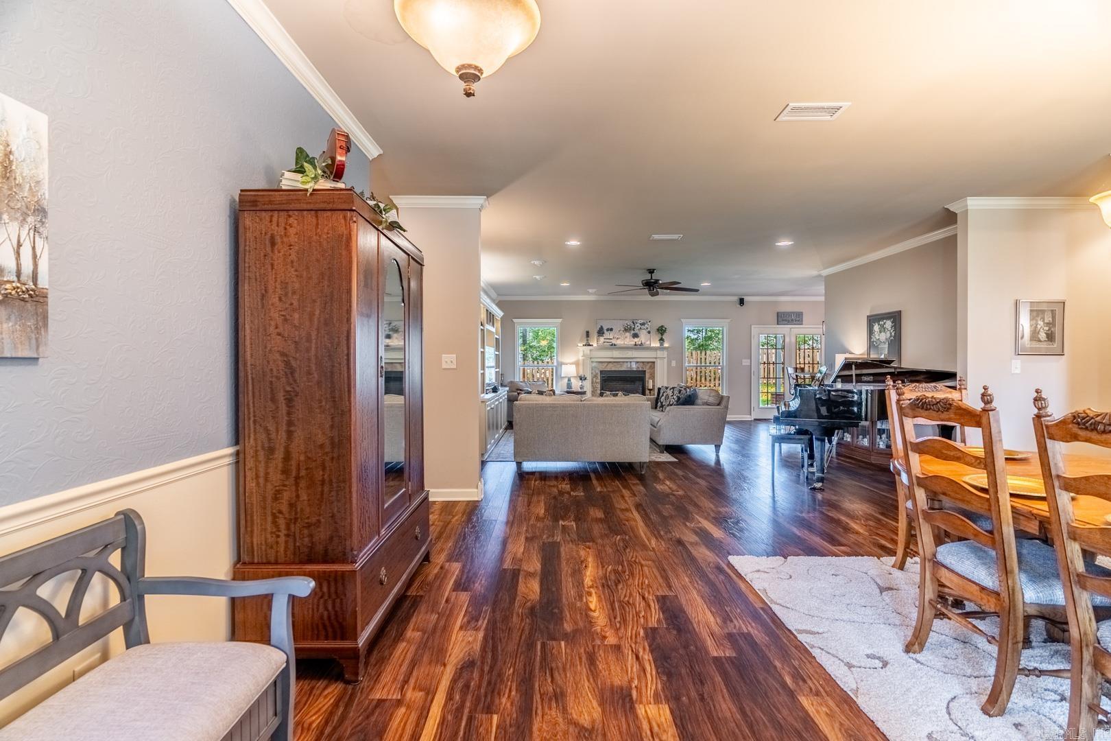 SIENNA LAKE - Residential