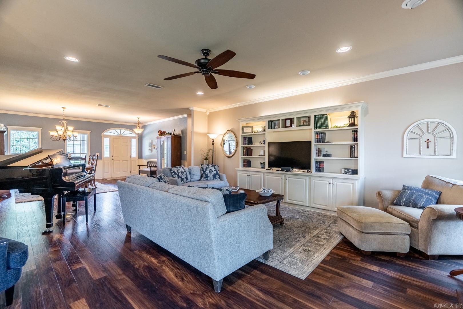 SIENNA LAKE - Residential