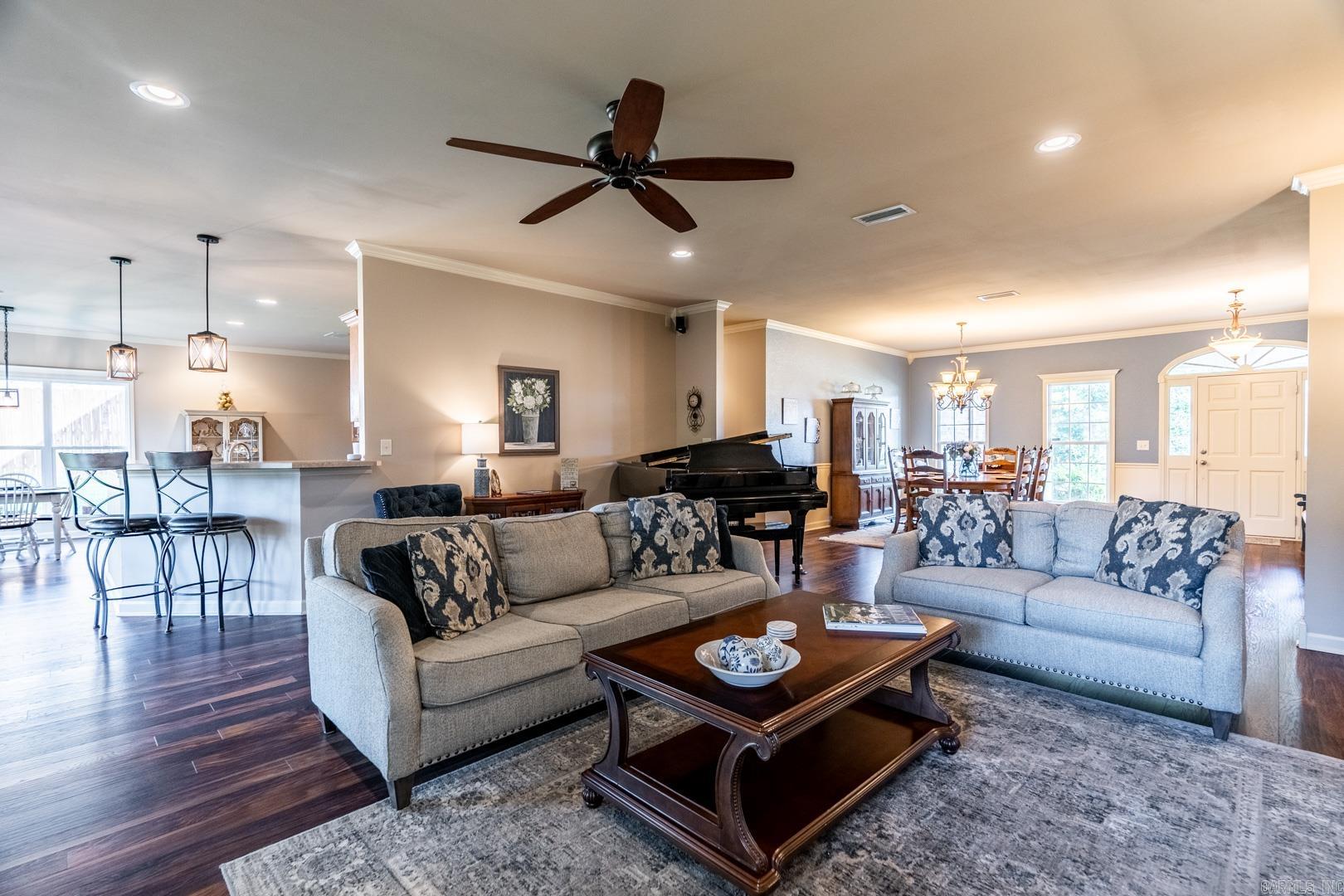 SIENNA LAKE - Residential