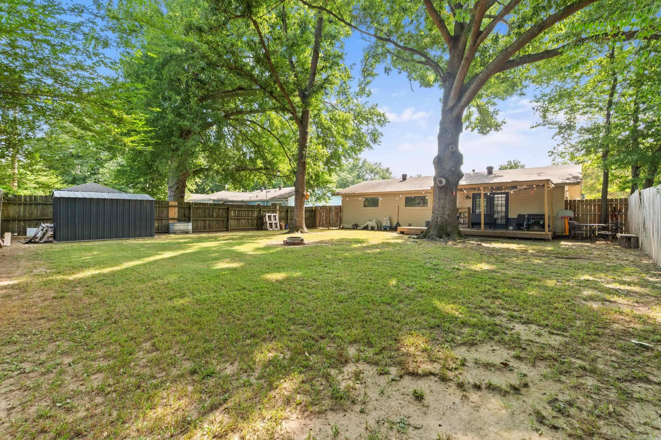COUNTRY CLUB MANOR - Residential