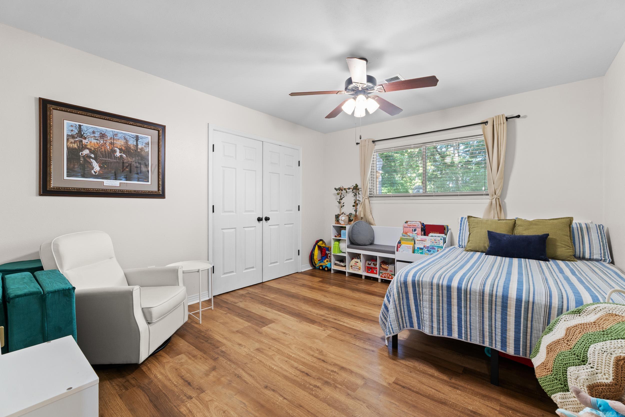 COUNTRY CLUB MANOR - Residential