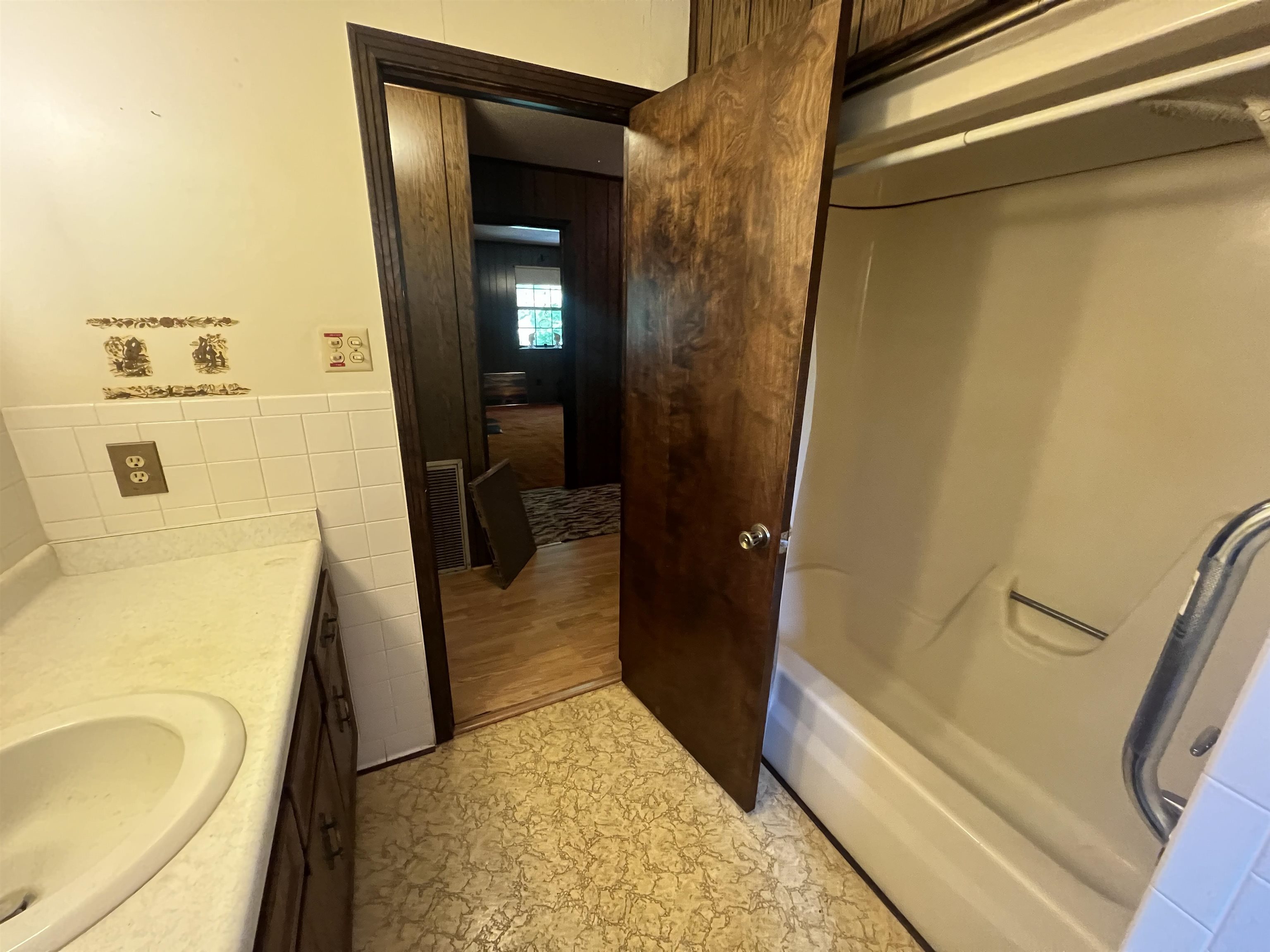 EAST MEADOW - Residential