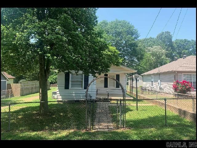 *SALINE COUNTY* CUTE HOME IN HILLIARD SUBDIVISION!! This 2 Bedroom And 1 Bath Home Has 732 Square Feet Of Living Space! Includes Stove And Refrigerator In Kitchen! Stacked Washer And Dryer Provided! Wood And Vinyl Flooring Throughout! PET FRIENDLY!! AVAILABLE LATE JULY 2026!!!