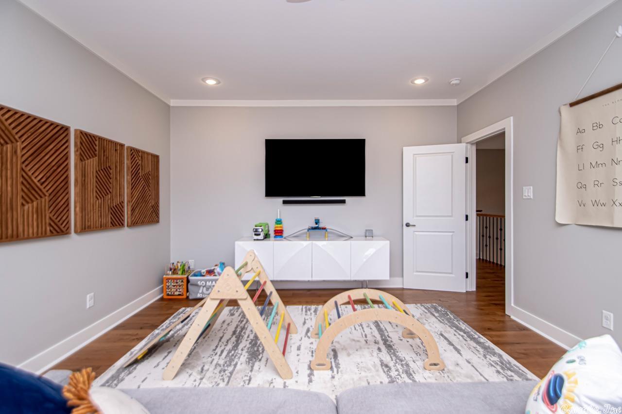 WEST LAKE VILLAGE - Residential
