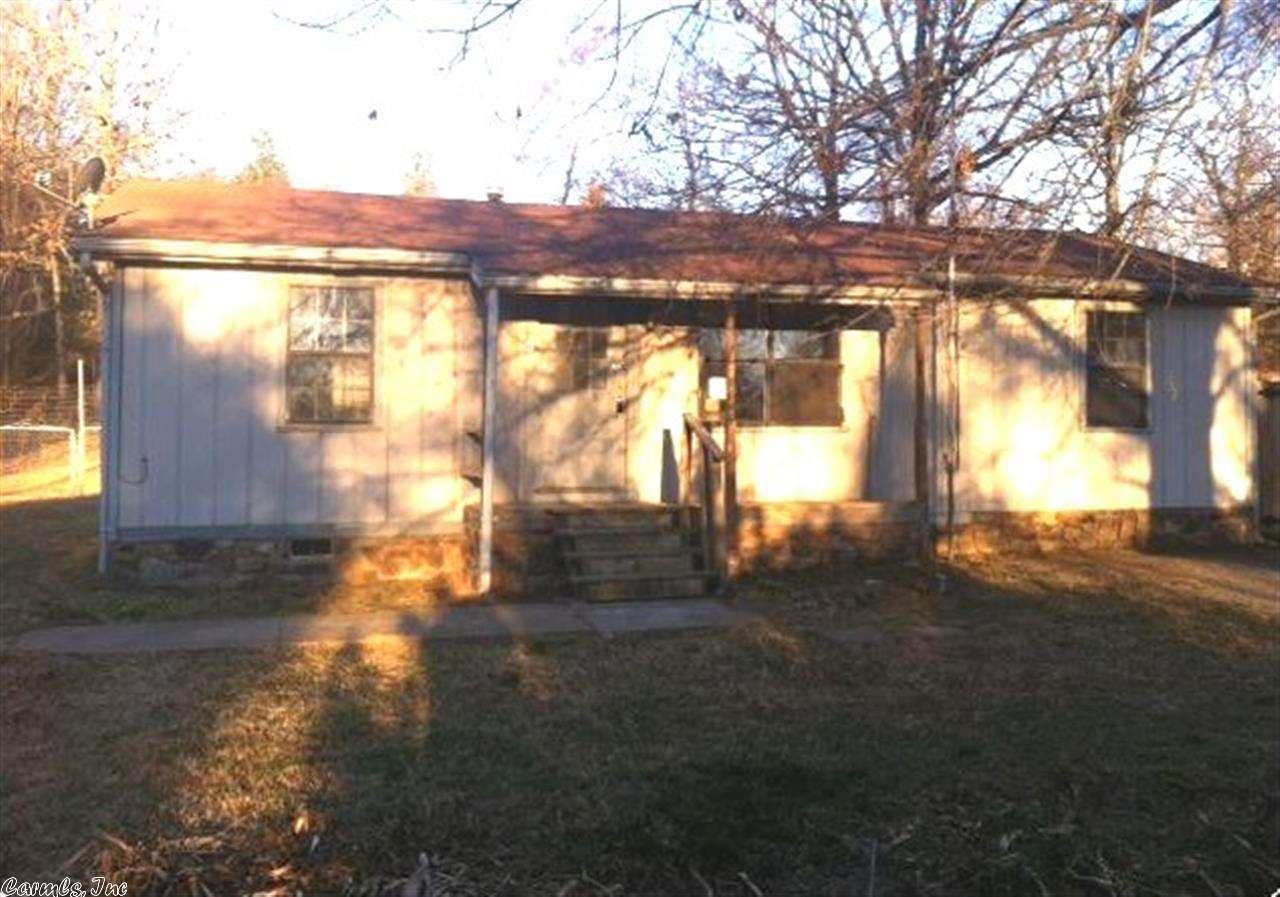3 BR, 2 BA Home in Conway! Wood floors. Ceiling fans. Spacious kitchen. Nice size fenced backyard with storage building! For information on bidding, Earnest Money procedures and more, visit: www.HUDHomestore.com.