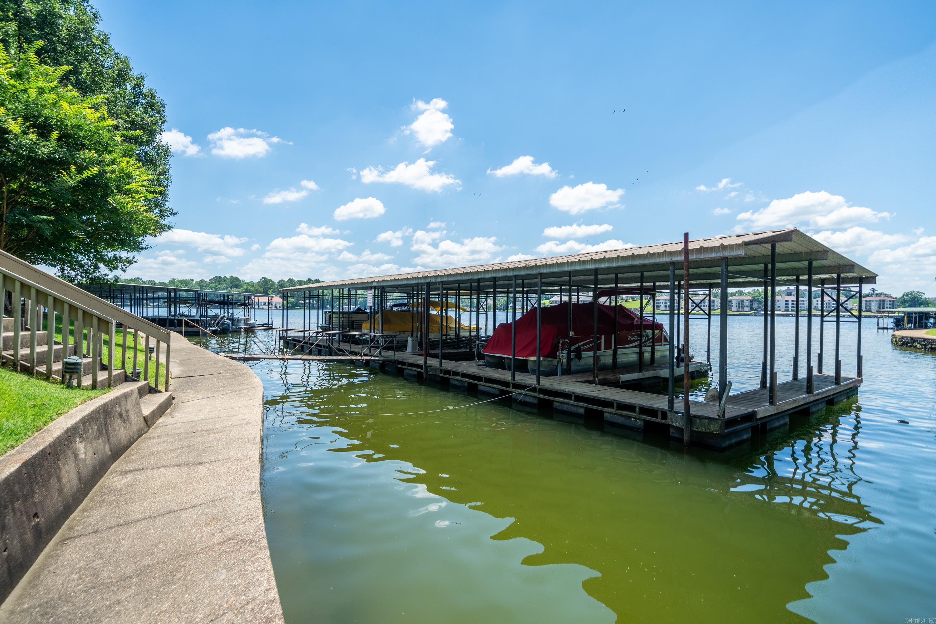 MOORINGS HPR - Residential