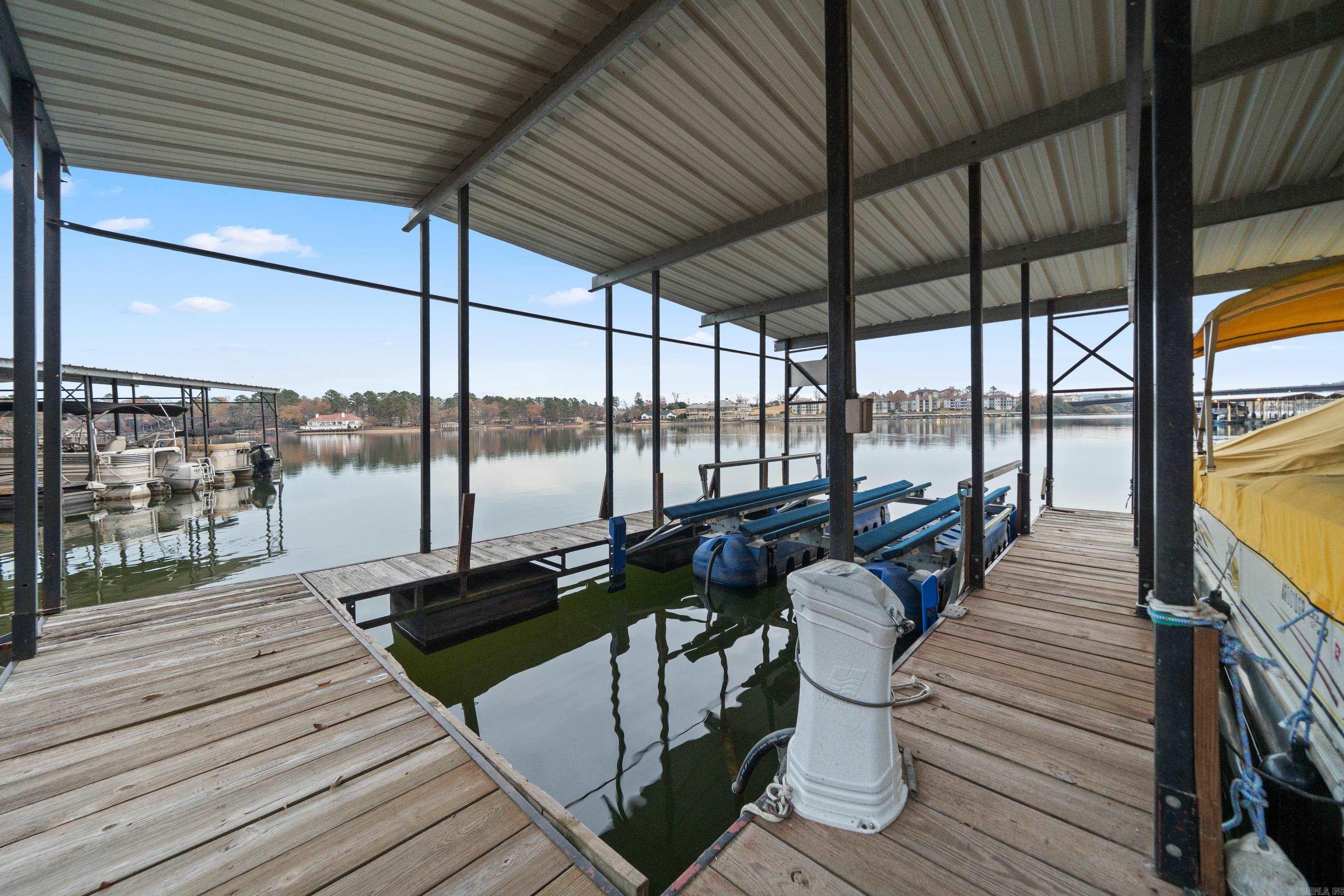 MOORINGS HPR - Residential