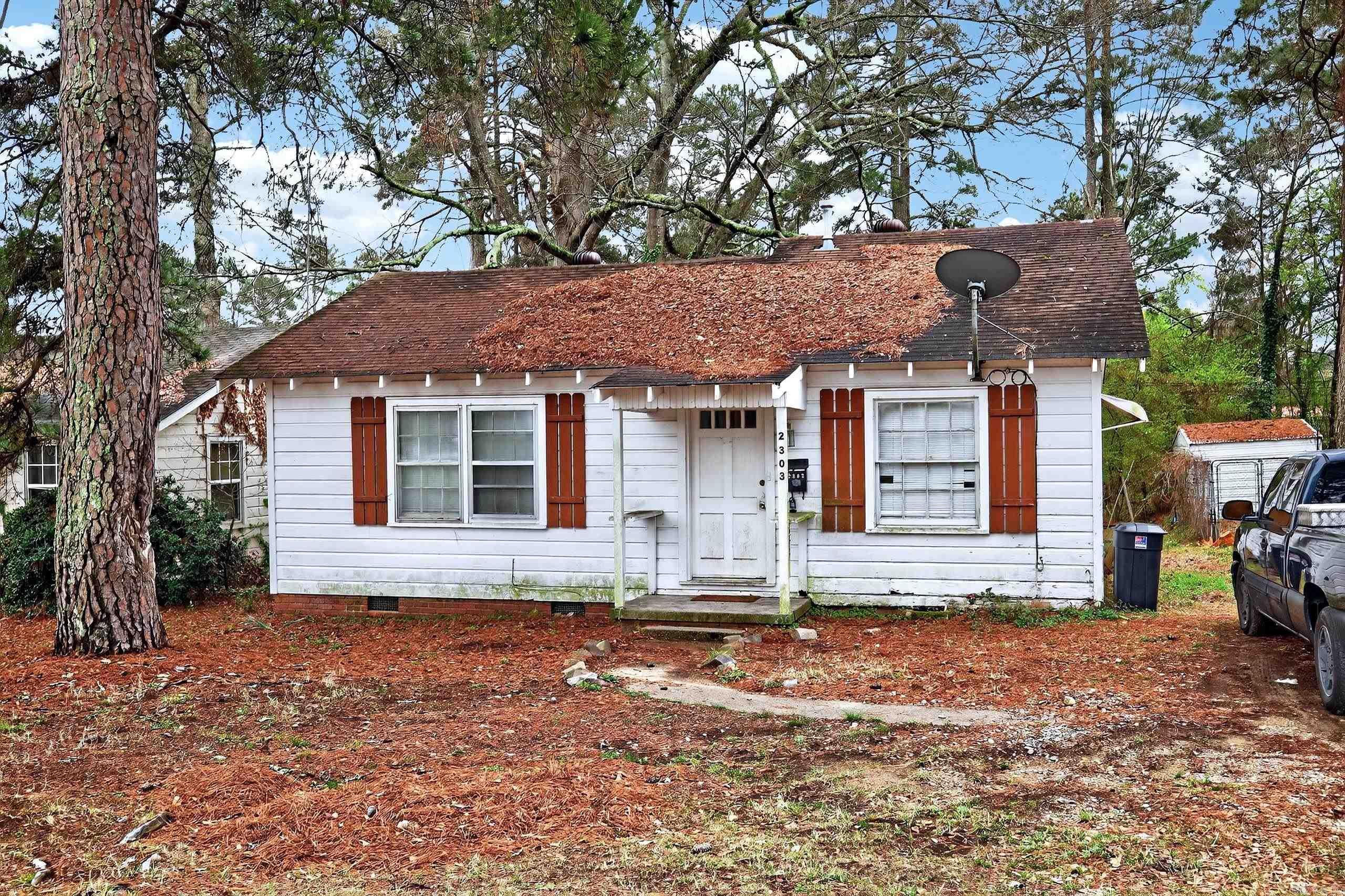 Excellent investment opportunity in Arkadelphia! These two well-maintained properties at 2303 and 2306 Barkman Street are currently operating as rental homes with strong rental income, making them a fantastic addition to any investor’s portfolio. The owner has taken great care of both properties, with recent improvements including central HVAC units, providing peace of mind and reducing future maintenance costs. Their solid condition and consistent rental performance make them a turn-key investment opportunity. These homes are being offered separately, making them a great opportunity for first-time home buyers, downsizers, or anyone looking for an affordable home. For investors looking to expand their portfolio, both properties can also be purchased together, creating an excellent opportunity to acquire reliable income-producing rentals with strong rental potential. Whether you're looking to grow your rental portfolio or find a comfortable place to call home, these properties offer flexibility, value, and opportunity.