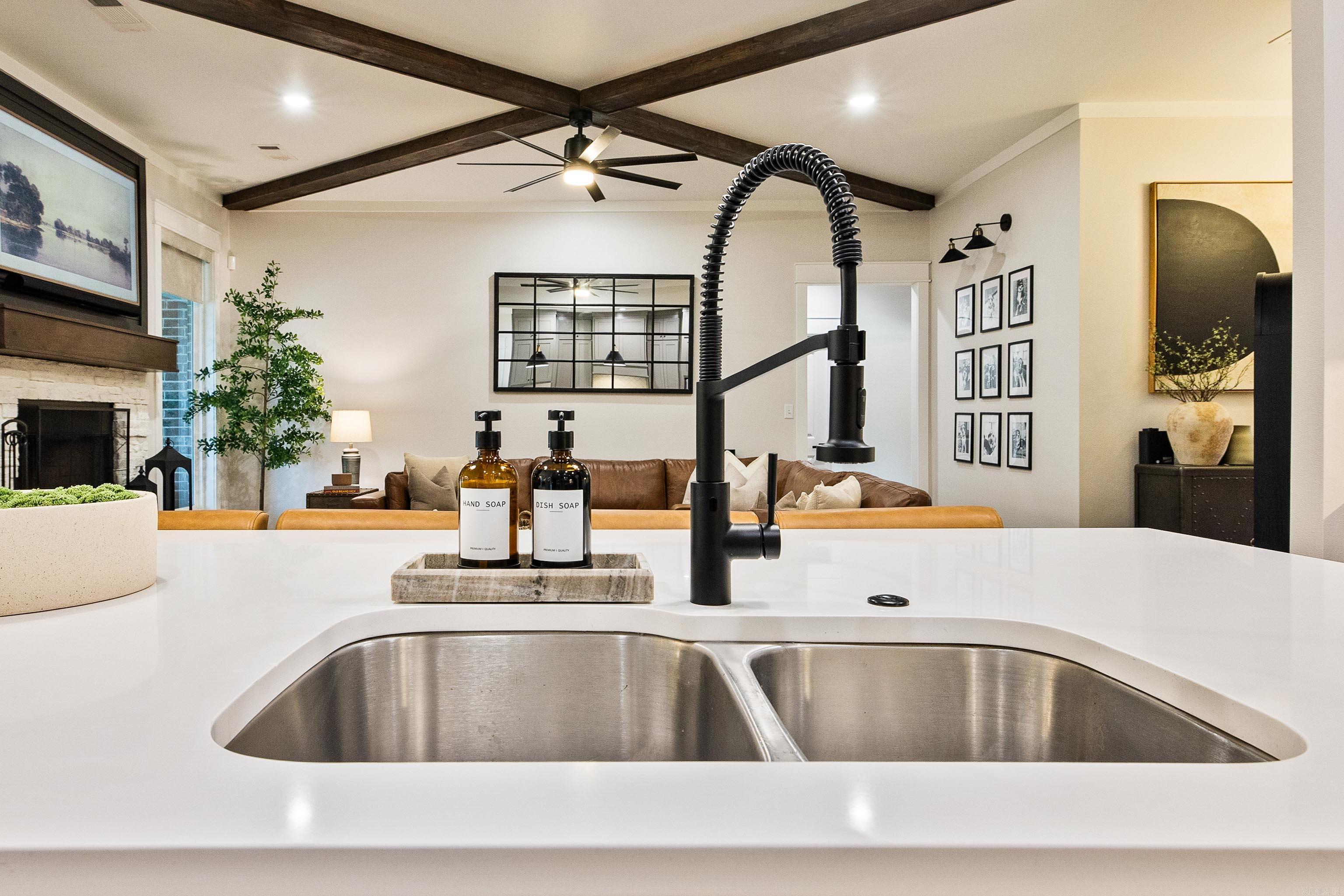 THE WOODS OF HURRICANE LAKE ESTA - Residential