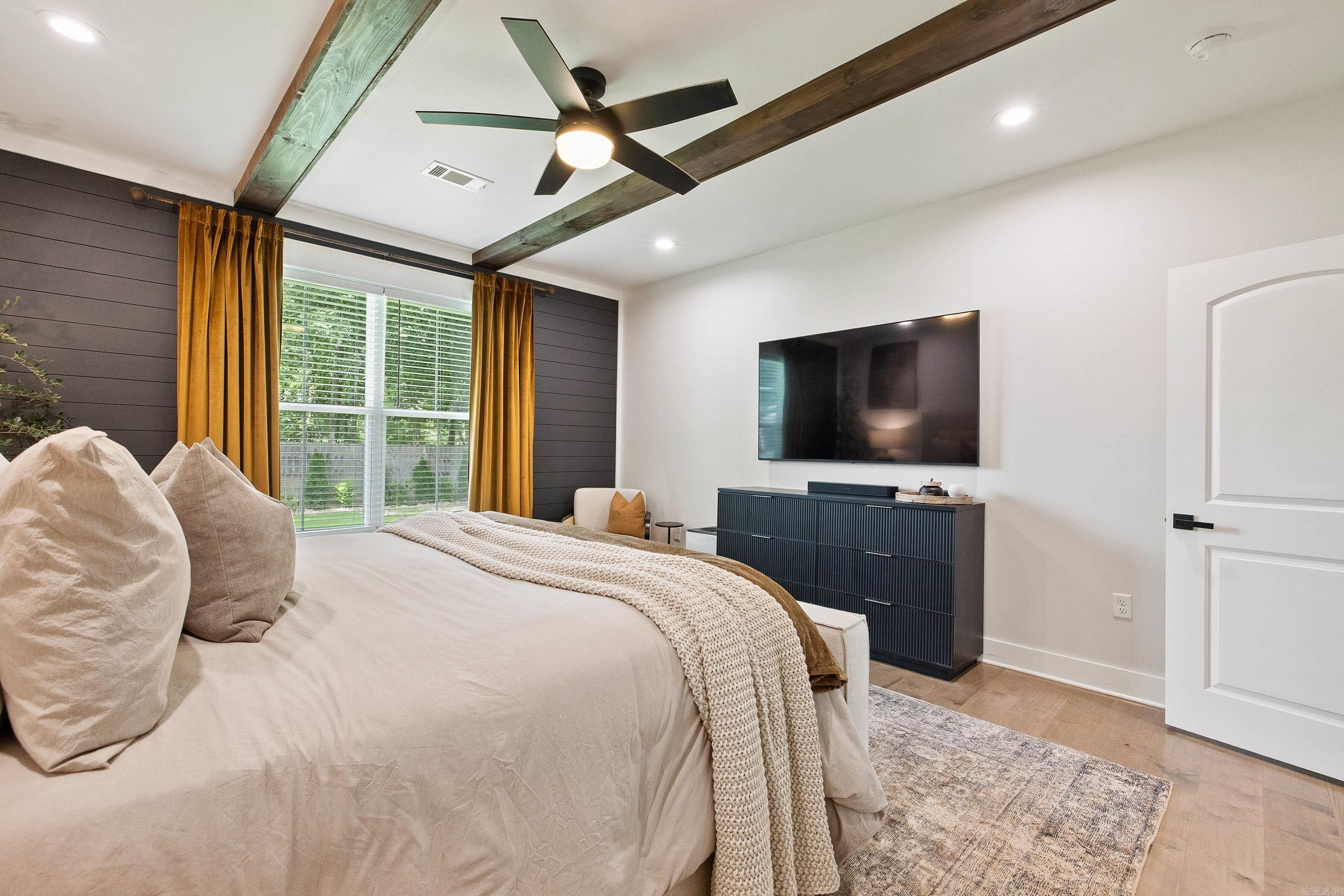 THE WOODS OF HURRICANE LAKE ESTA - Residential