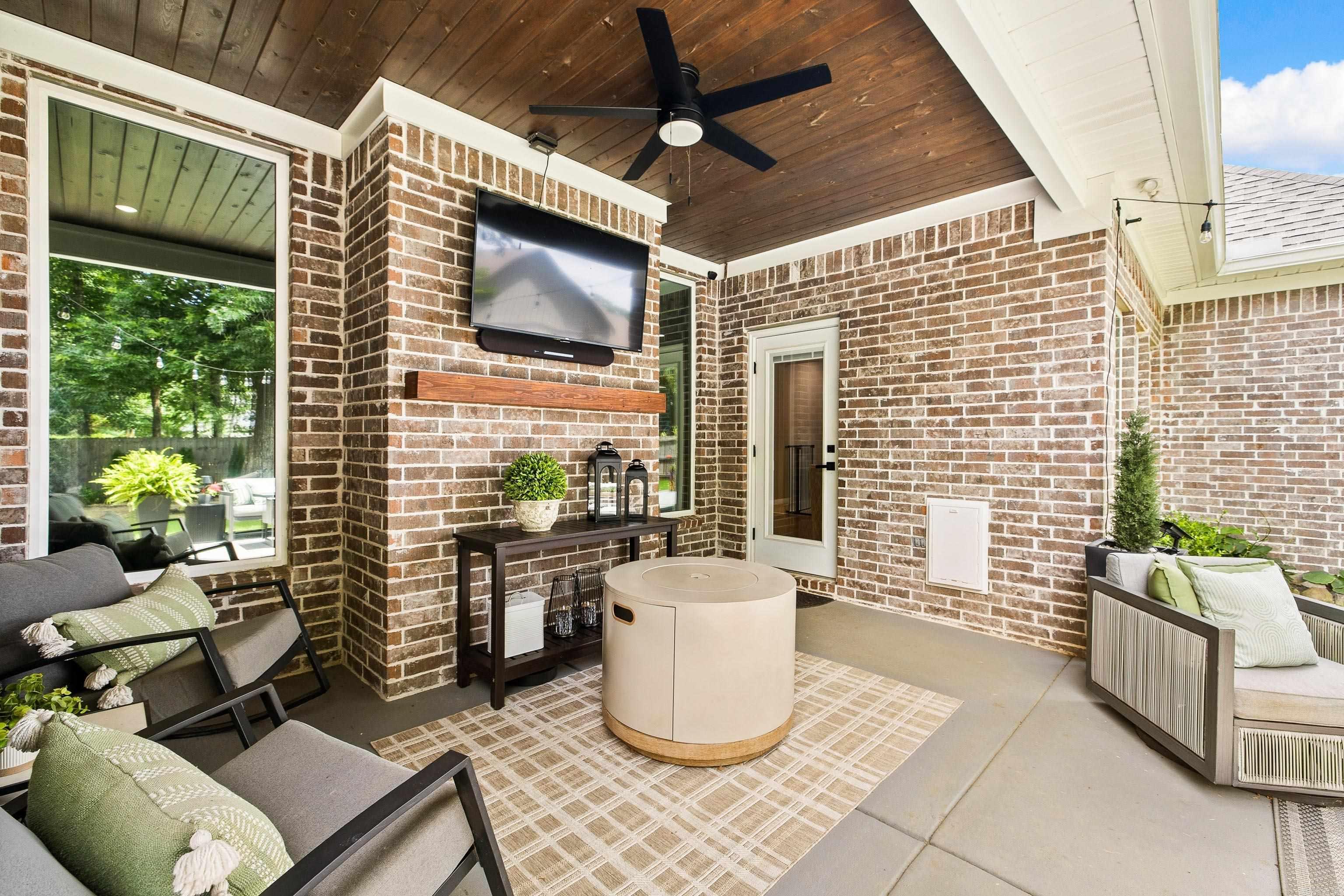 THE WOODS OF HURRICANE LAKE ESTA - Residential