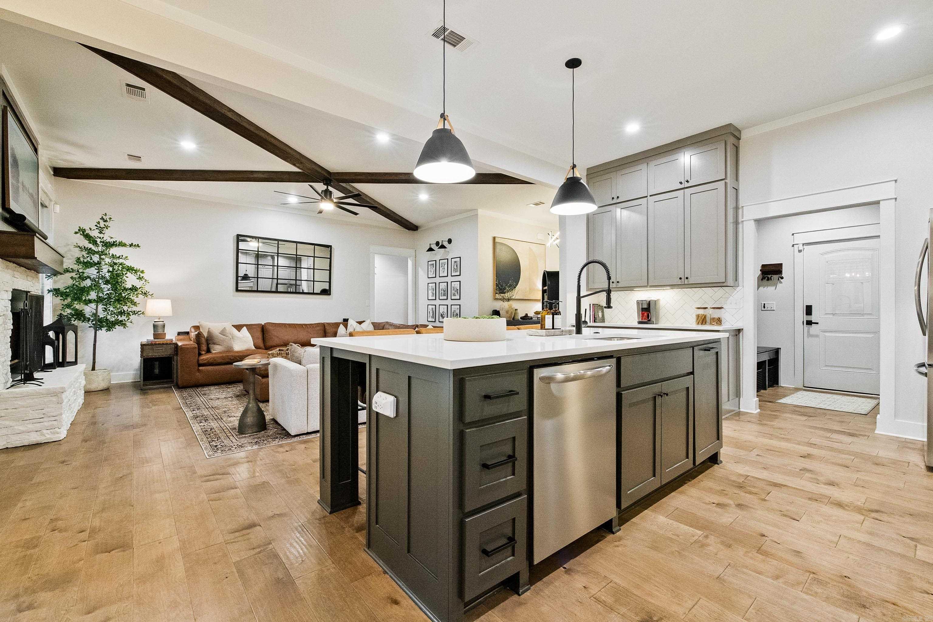 THE WOODS OF HURRICANE LAKE ESTA - Residential