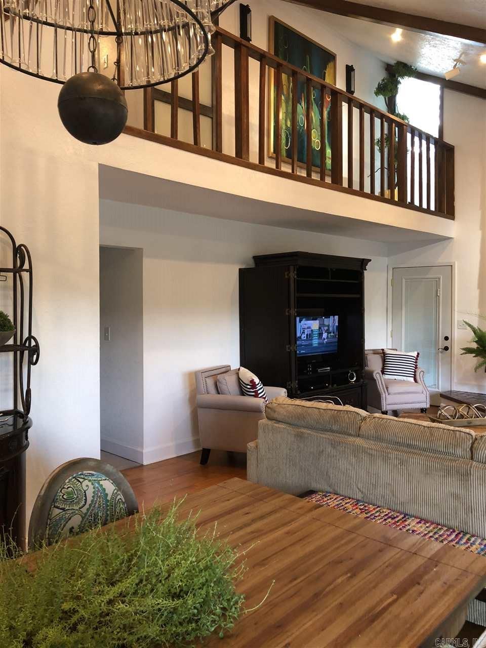 PINECREST - Residential
