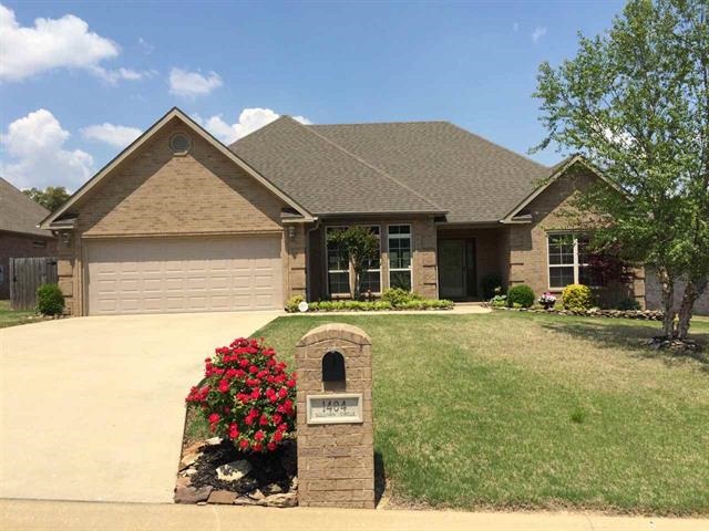 Wonderful like new 3/2! You will not find a house that is more move in ready than this one! Beautifully landscaped home and many upgrades including a mold resistant shower in the master bedroom.