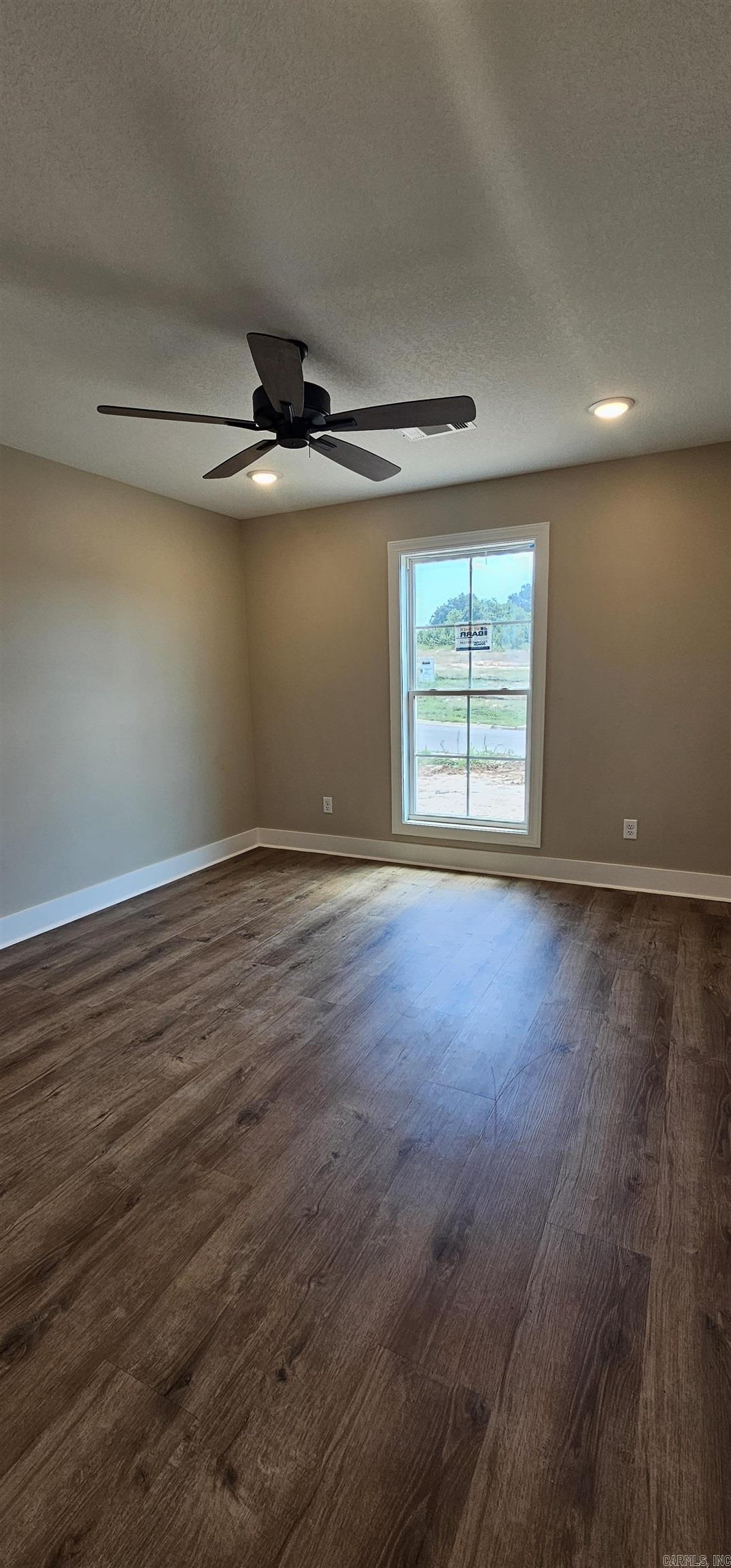 SIERRA HILLS - Residential