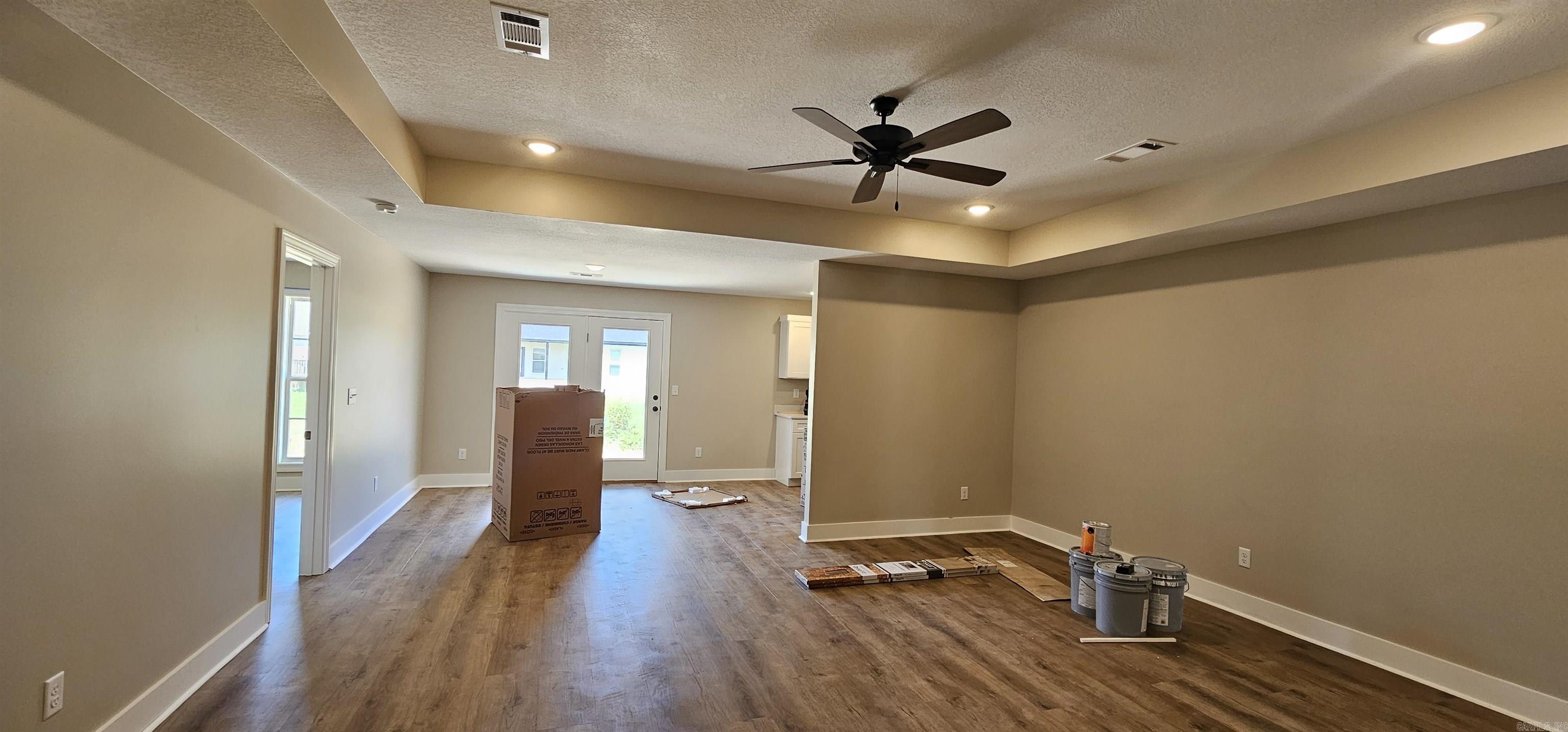 SIERRA HILLS - Residential
