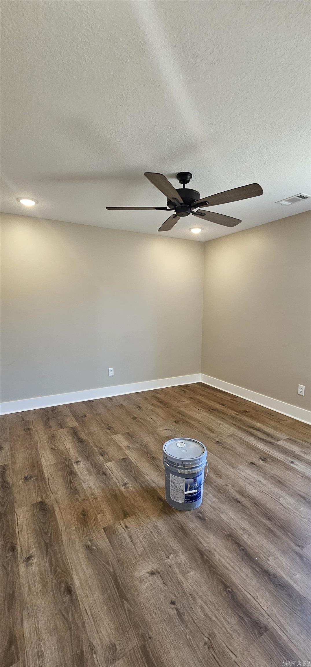SIERRA HILLS - Residential