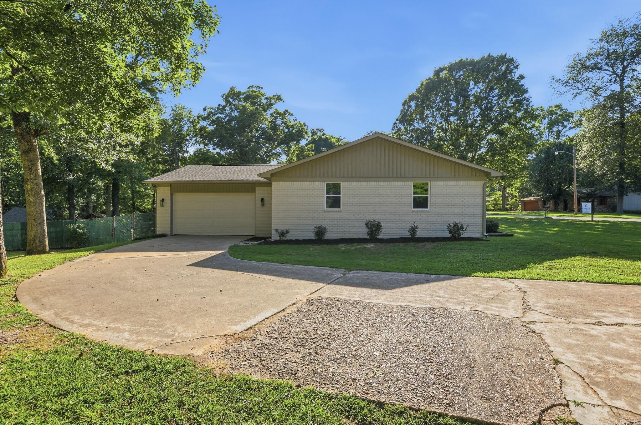 TWIN OAKS - Residential