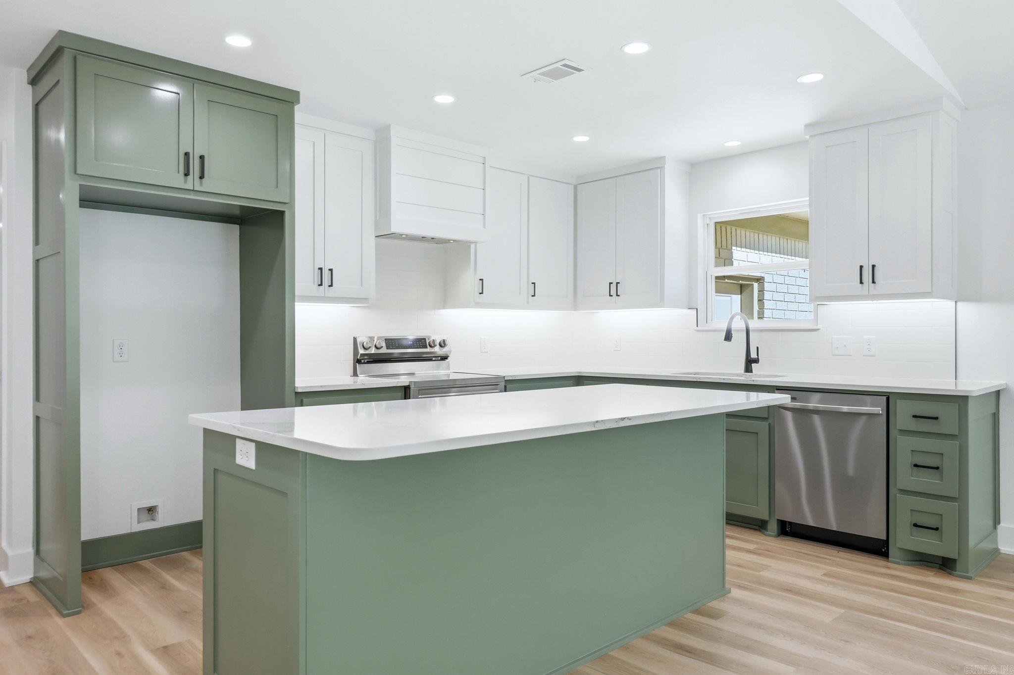 TWIN OAKS - Residential