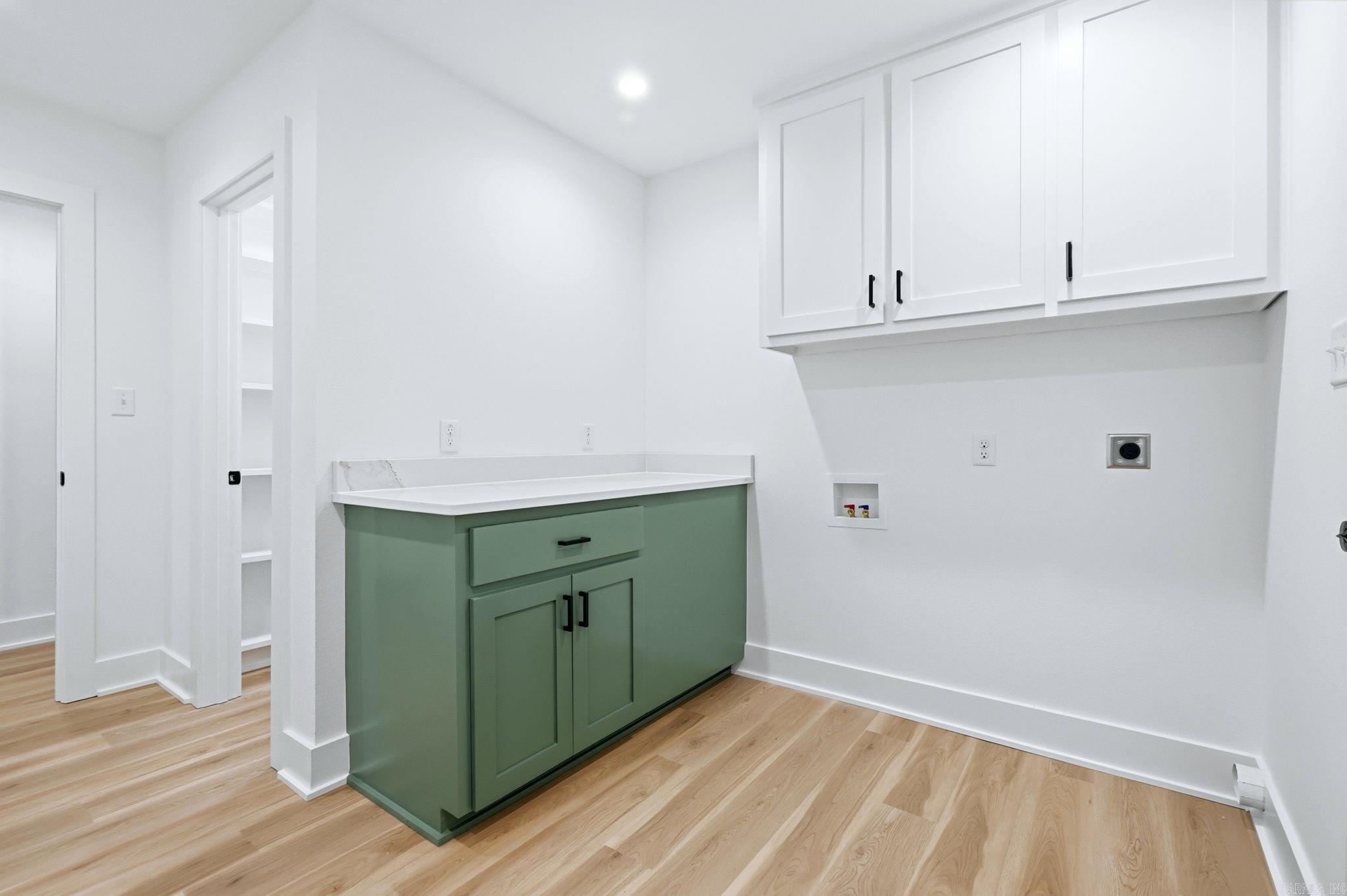 TWIN OAKS - Residential