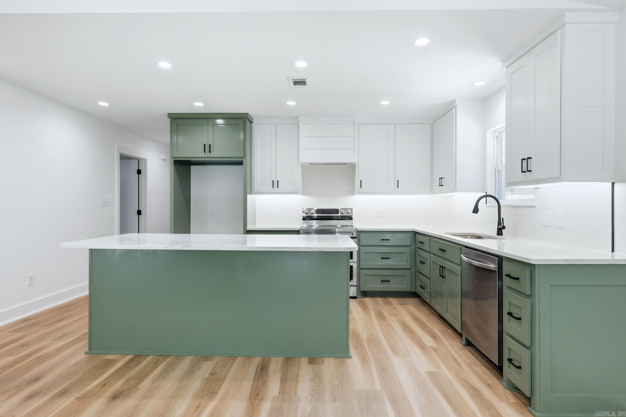 TWIN OAKS - Residential