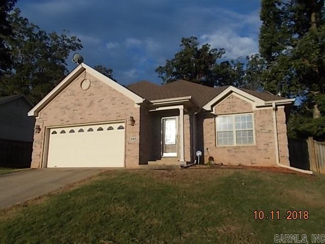 LOTS OF HOUSE HERE & GREAT CONDITION!  LARGE LR WITH CORNER FIREPLACE.  GOOD KITCHEN, LOTS OF CABINETS AND ALL THE APPLIANCES INCLUDING FRIDGE.  NICE SIZE MBR WITH BATH WITH DOUBLE SINKS, JETTED TUB AND SEPARATE SHOWER.  AMPLE SIZE BR #2 AND #3 WITH BEAUTIFUL HALL BATH.  NICE COVERED PATIO, SEE AGENT REMARKS