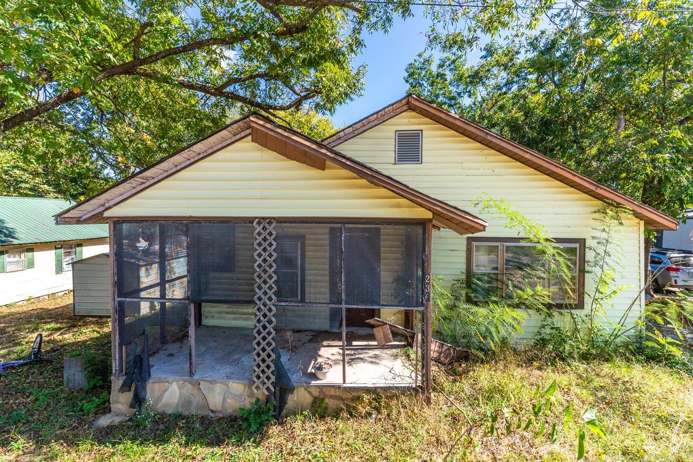 Welcome to Market 236 4th St. of Black Rock, AR! This would make a wonderful starter home or investment property! This home features 2 bedrooms, 1 bathroom, and a large bonus room. This home has a kitchen/dining combo that is great for entertaining. This home won't last long so call today to invest in your tomorrow!