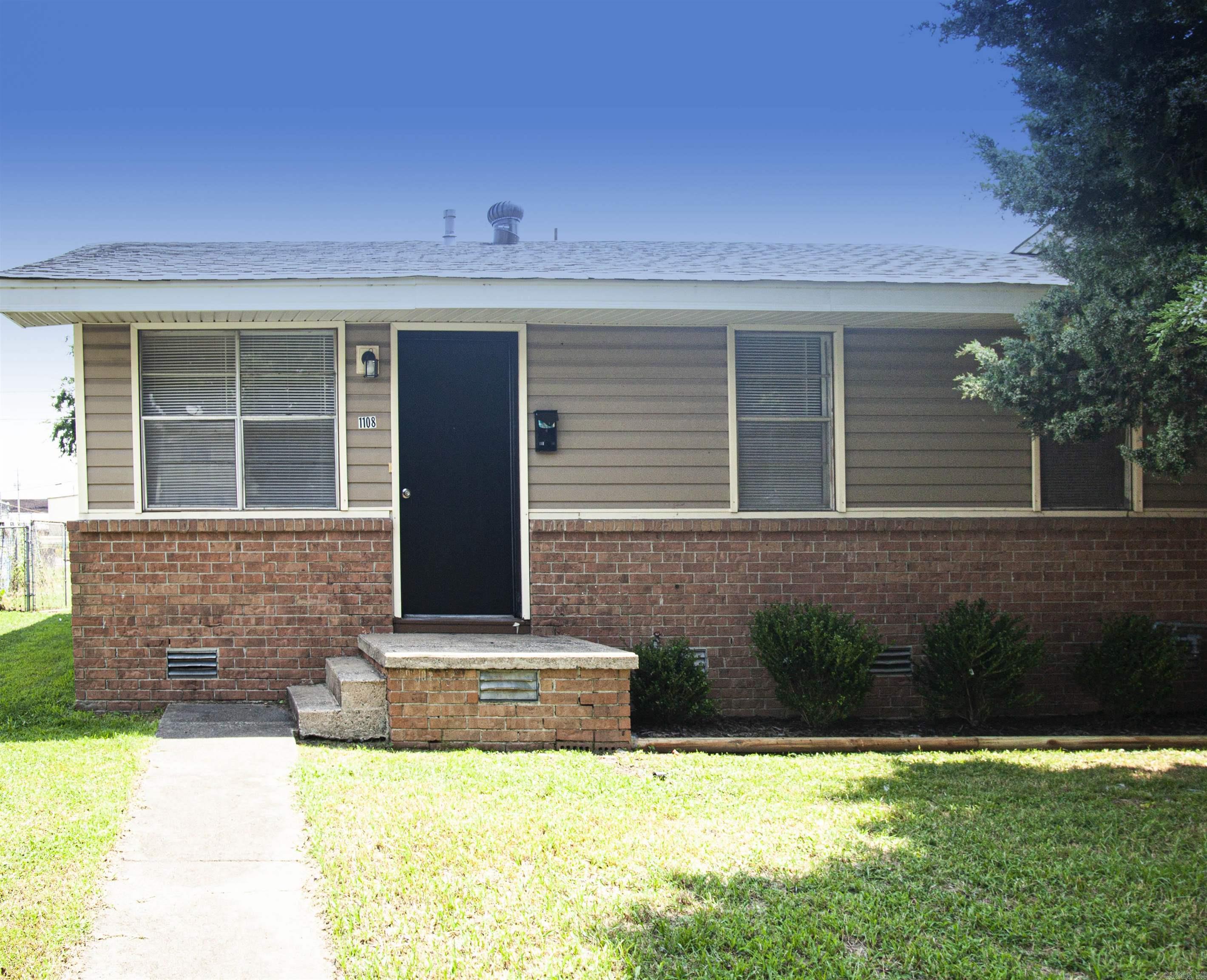 Recently remodeled 3BD/1BA semi-detached home in North Little Rock with convenient access to interstate and downtown North Little Rock. Granite countertops in the kitchen. Carpet in bedrooms. The lease for this property is for 2 years with a 3% increase after the first year. Income has to be 3x the amount of rent unless you have a housing voucher.  **ALL PROPERTIES MAY NOT BE MOVE-IN READY**