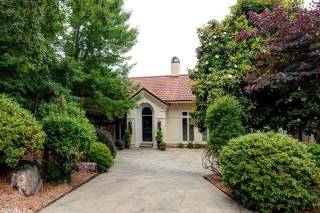 Nestled in a quiet cul-de-sac, overlooking the River, this European-style villa was custom built by Jack Hartsell. The open floor plan offers elegant spaces for formal and informal entertaining. The main level offers a living room, dining room, kitchen and master bedroom suite. The lower levels feature a family room, 3 bedroom suites and fabulous playroom or bonus  room.  All rooms enjoy sweeping views of the river and surrounding mountains.  Additional features include a pool, patios and two car garage.
