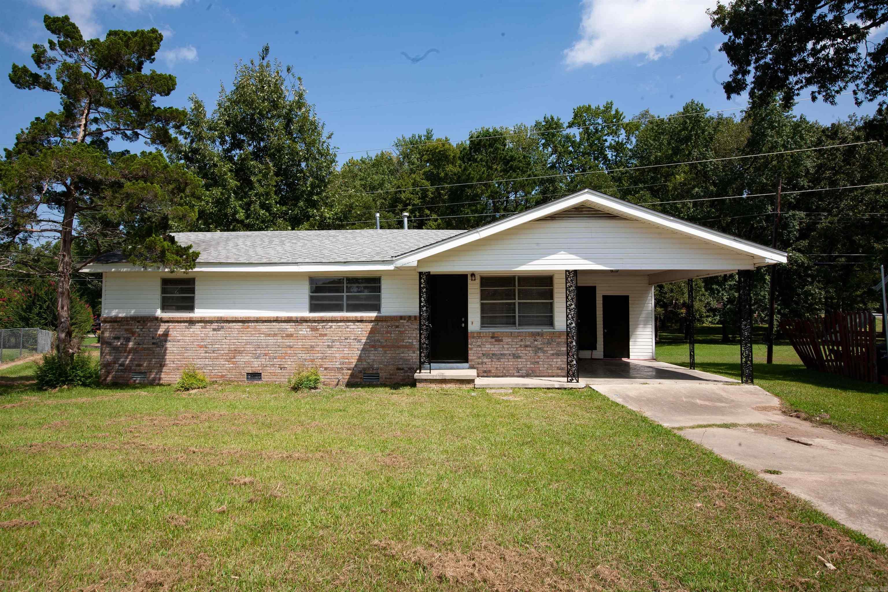 Great 3bd/1ba in Jacksonville that is waiting for you to call home! Updates throughout entire house a few years ago. Large yard with a back patio that is perfect for enjoying those beautiful Arkansas days. This property is managed by Hoffman Team so beware of scammers - we will never ask you to Cashapp us money. The lease for this property is for 18 months to 2 years with a 3% increase after the first year. Income must be 3x the amount of rent per month unless you have a housing voucher. Deposit, first month’s rent, and the $50 administration fee due before move in. Visit our office today or schedule your showing through our Hoffman Team website.  https://showmojo.com/l/8eecb6a07e
