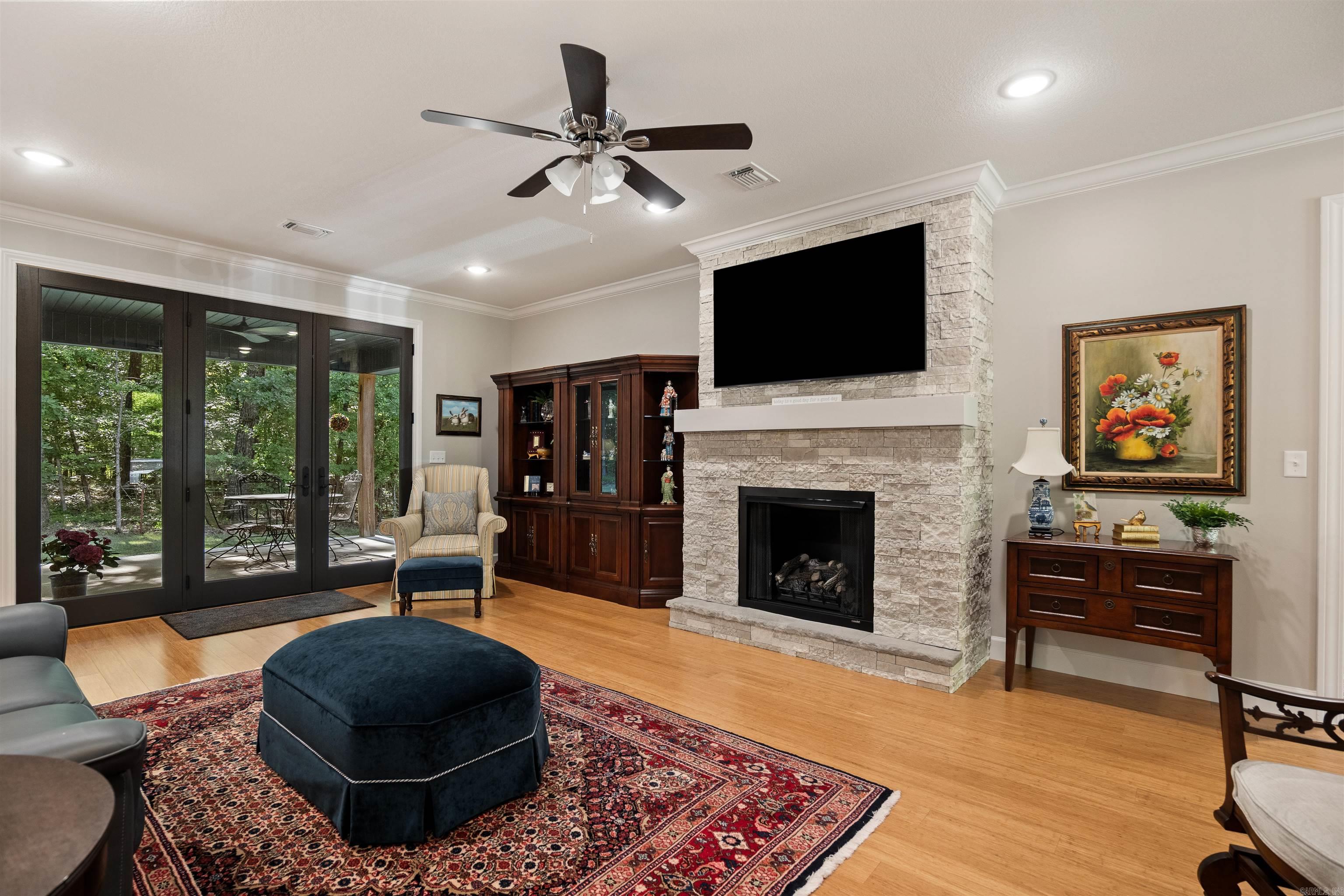 HIDDEN OAKS - Residential