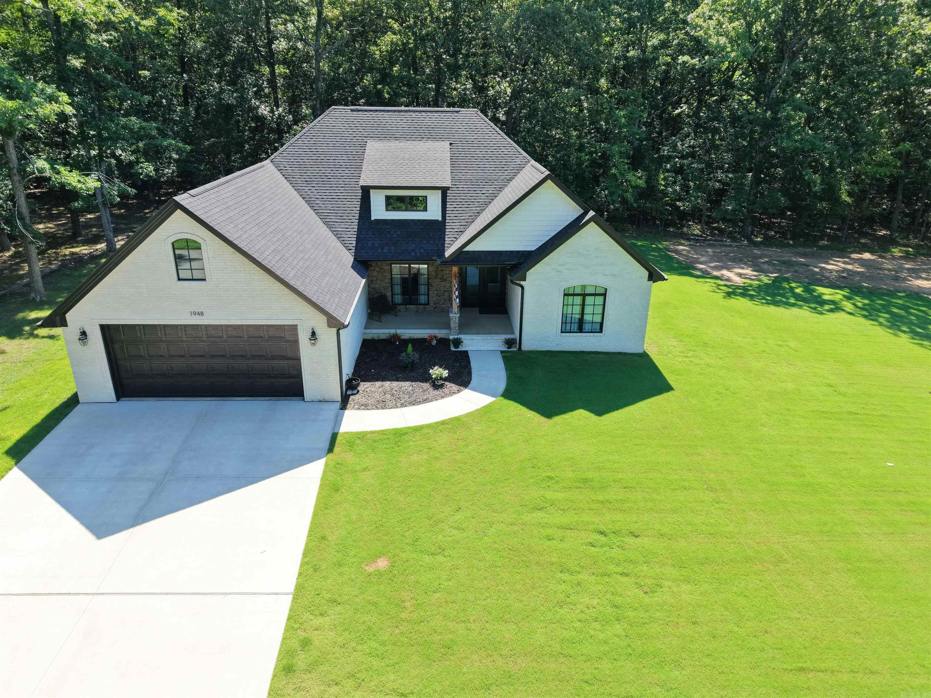 HIDDEN OAKS - Residential