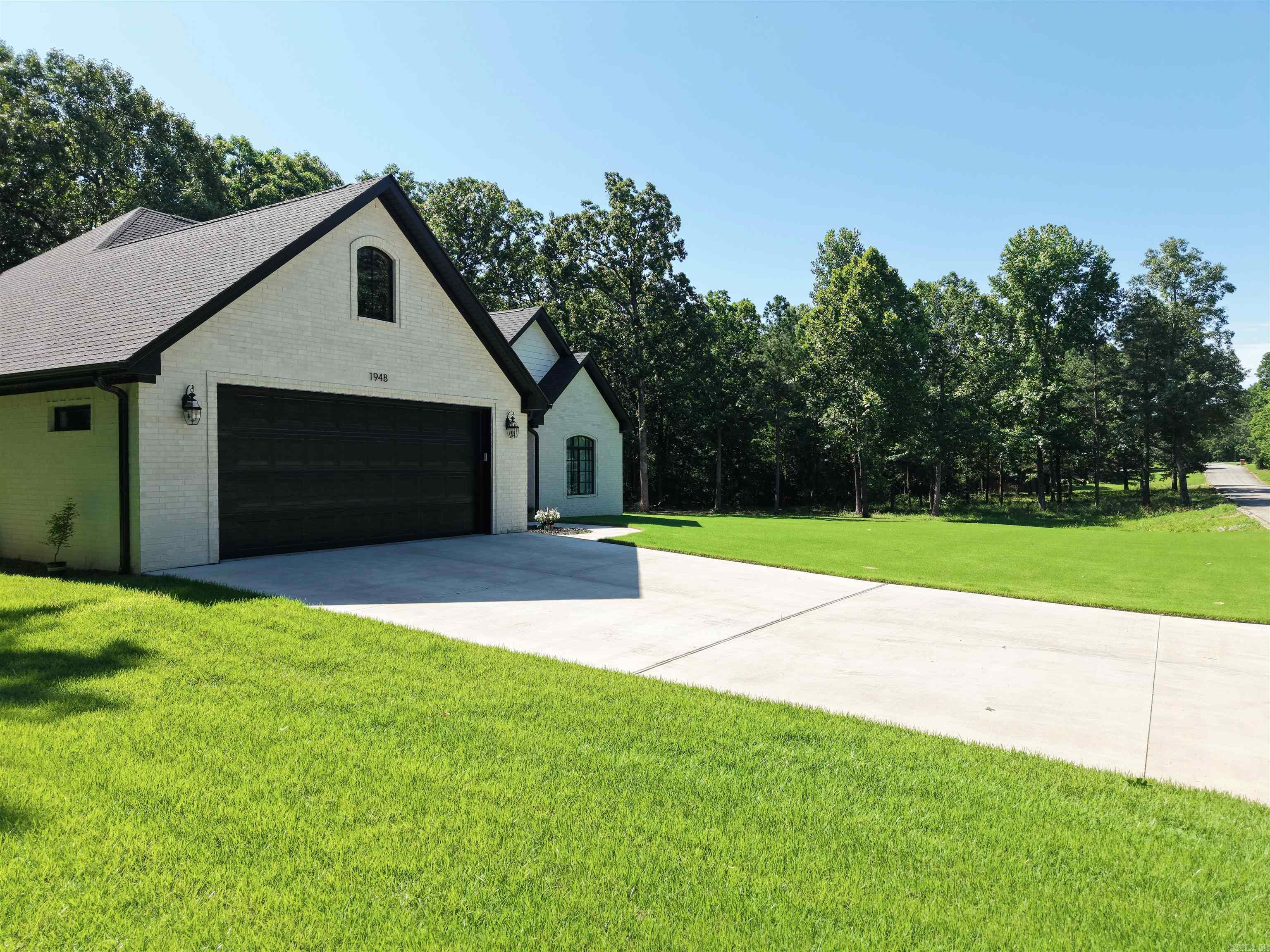HIDDEN OAKS - Residential