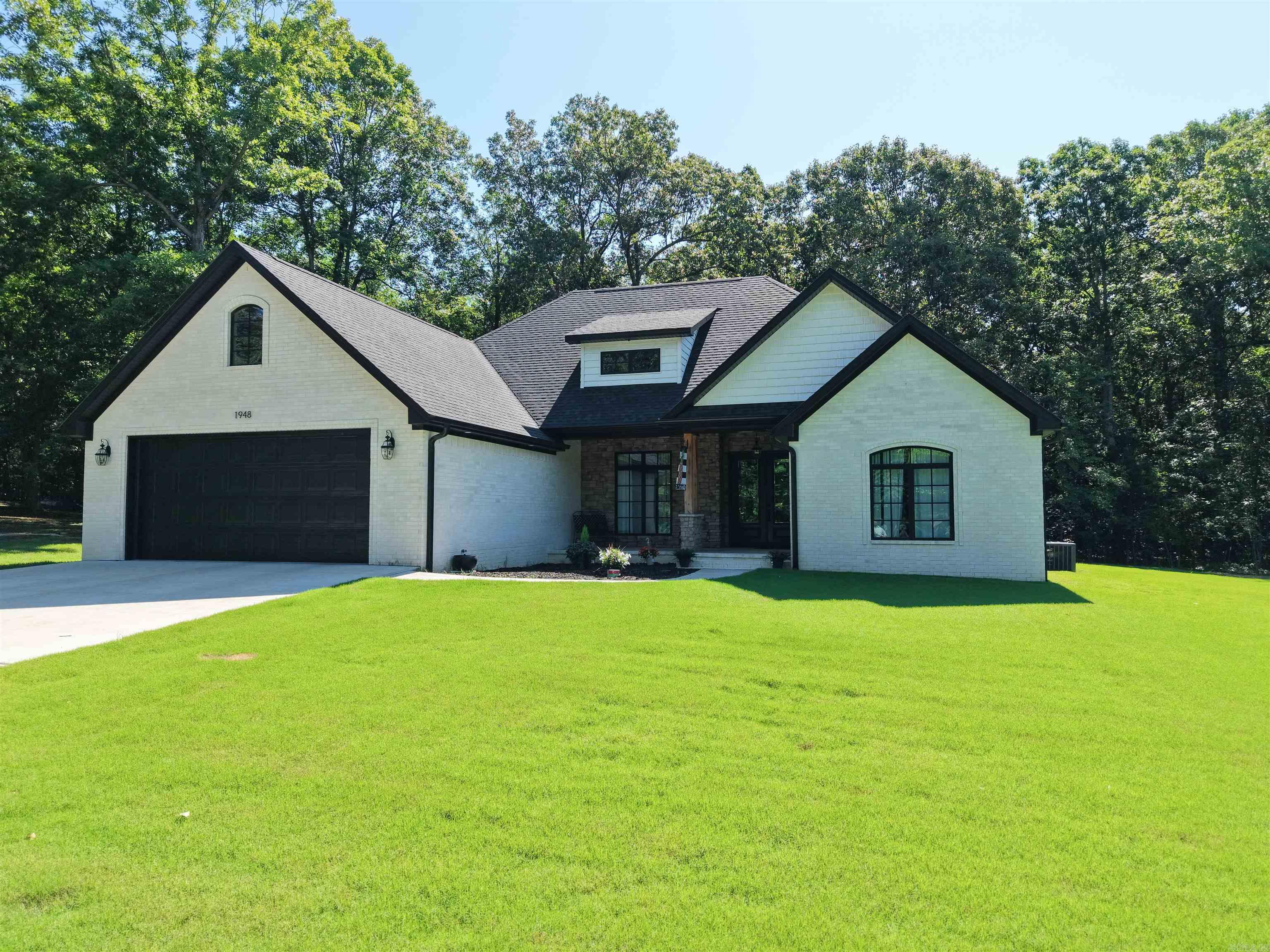 HIDDEN OAKS - Residential