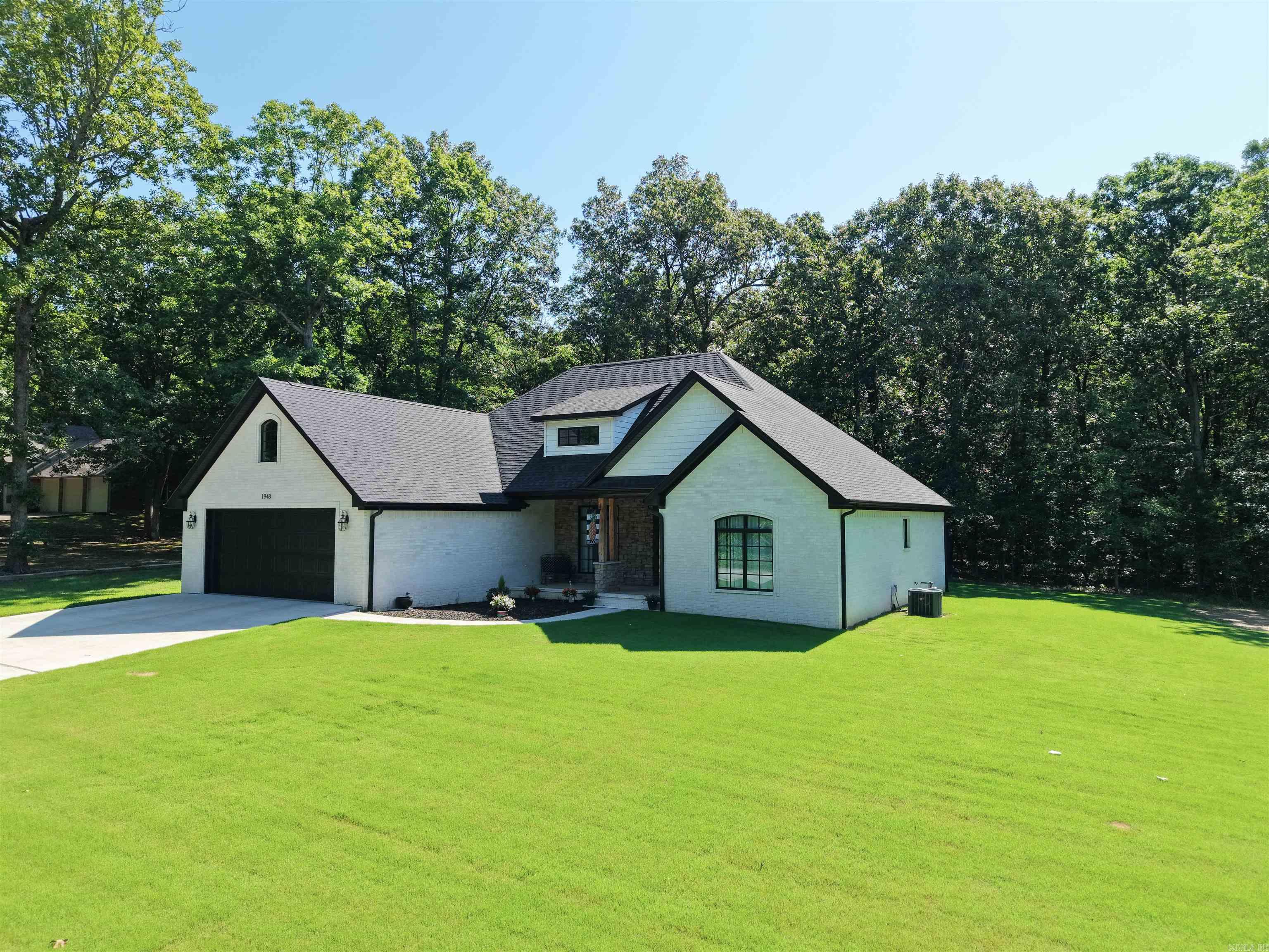 HIDDEN OAKS - Residential