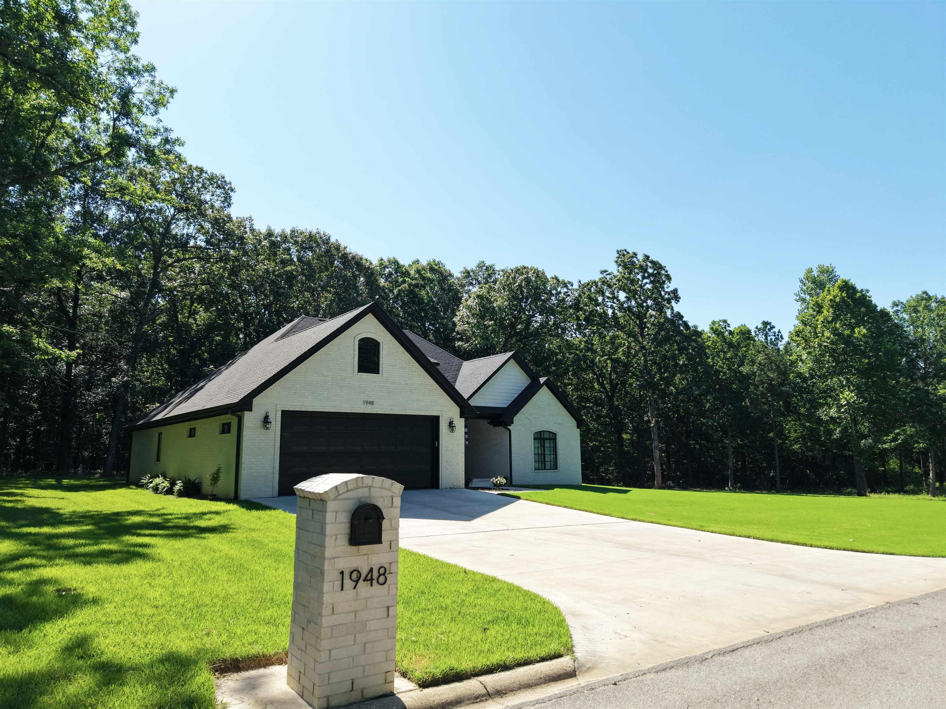 HIDDEN OAKS - Residential