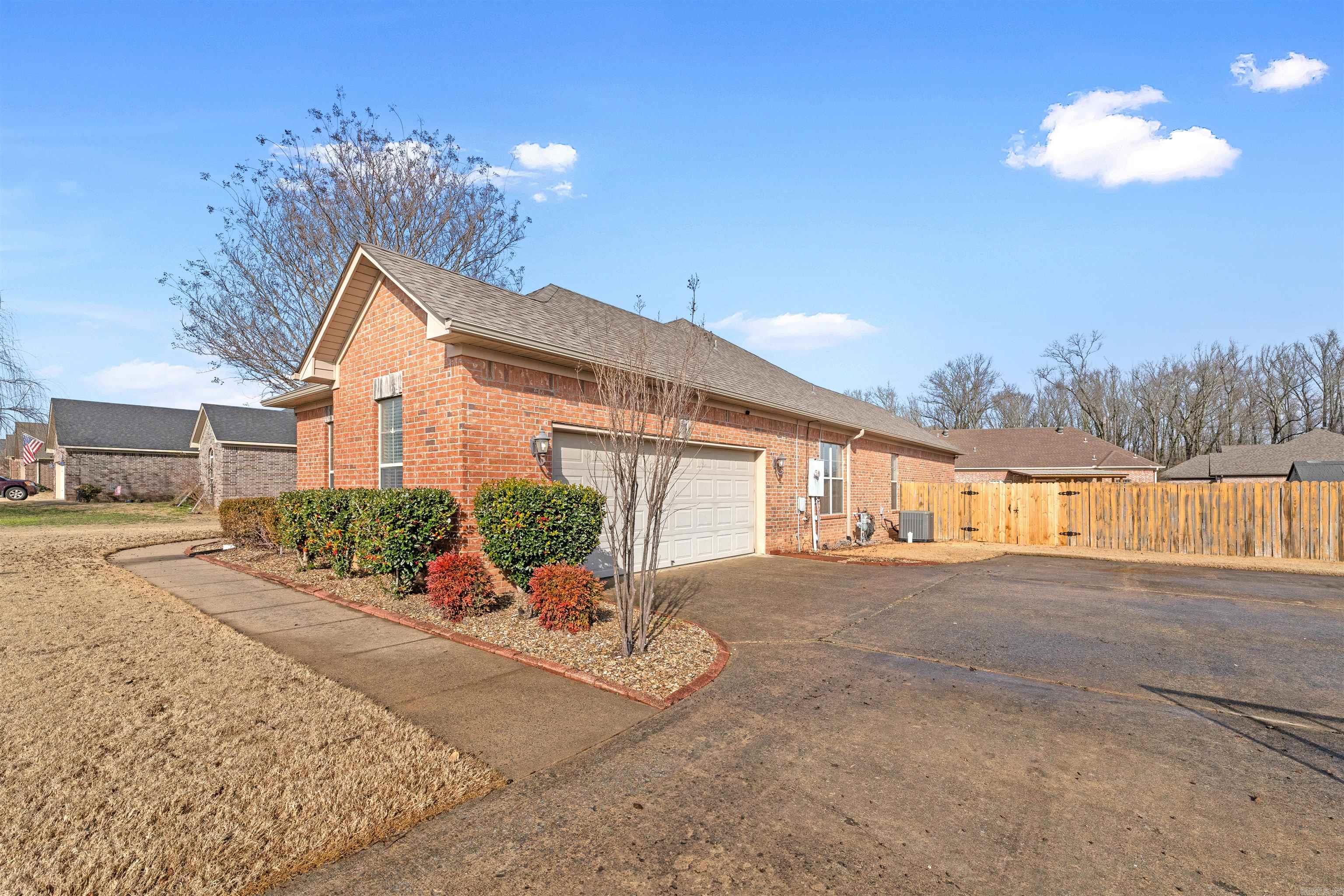 SHADOW CREEK - Residential