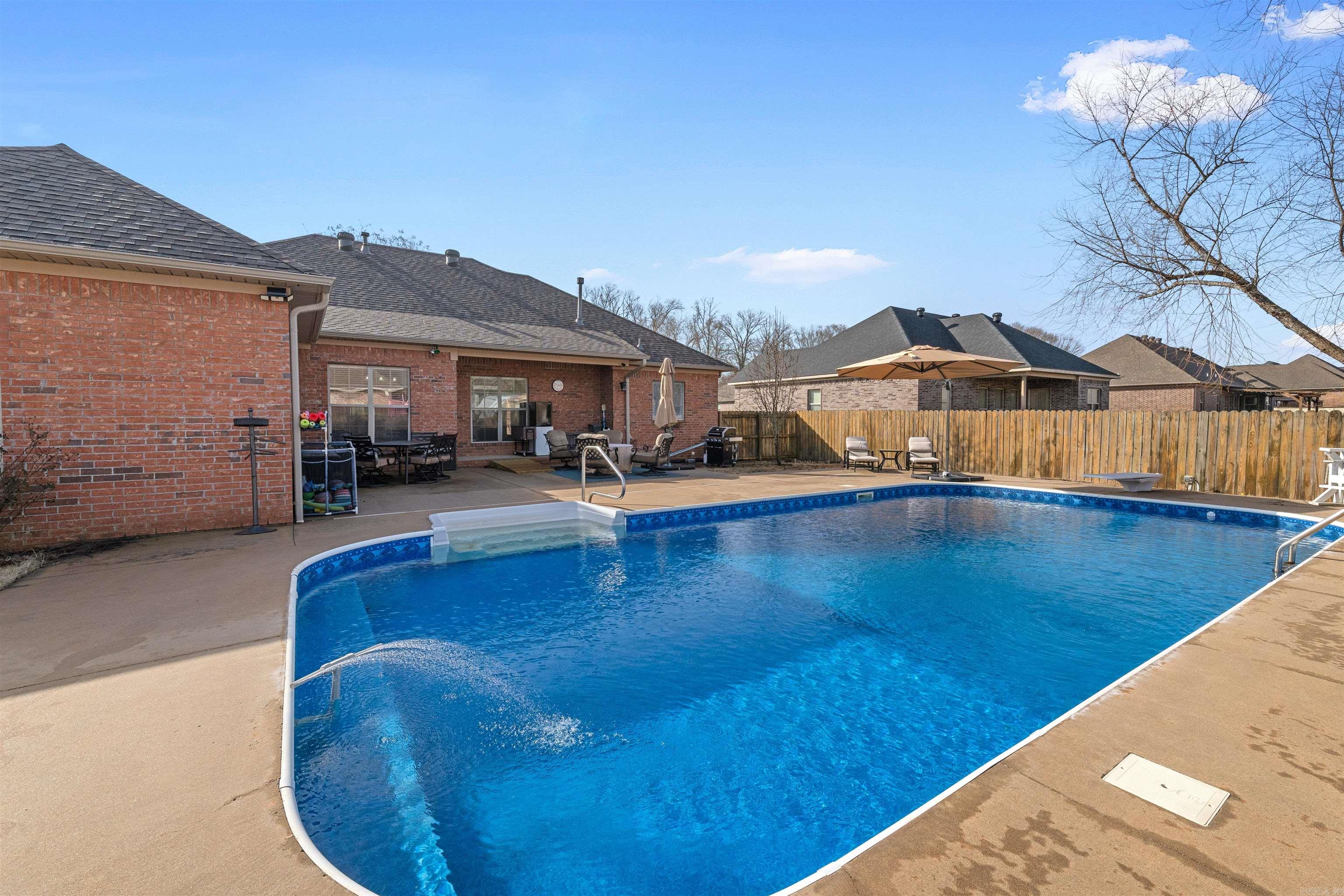 SHADOW CREEK - Residential