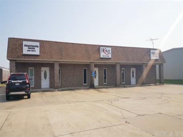 3009 and 3013 Turman to be sold together. 3009 Turman has the following features: Suite A has 6 offices, 2 baths, and kitchen. Suite B has 1 office, 1 front foyer, 1 large conference room, 2 baths, storage room, and kitchen. Suite C has a front foyer, 5 offices, 2 baths, and kitchen. 3013 Turman has the following features: Suite B is currently leased as a hair salon and has a foyer, 5 hairdressing booths, 2 baths, and kitchen. Suite A can be finished to suit and is set up to have 2 baths and a kitchen.