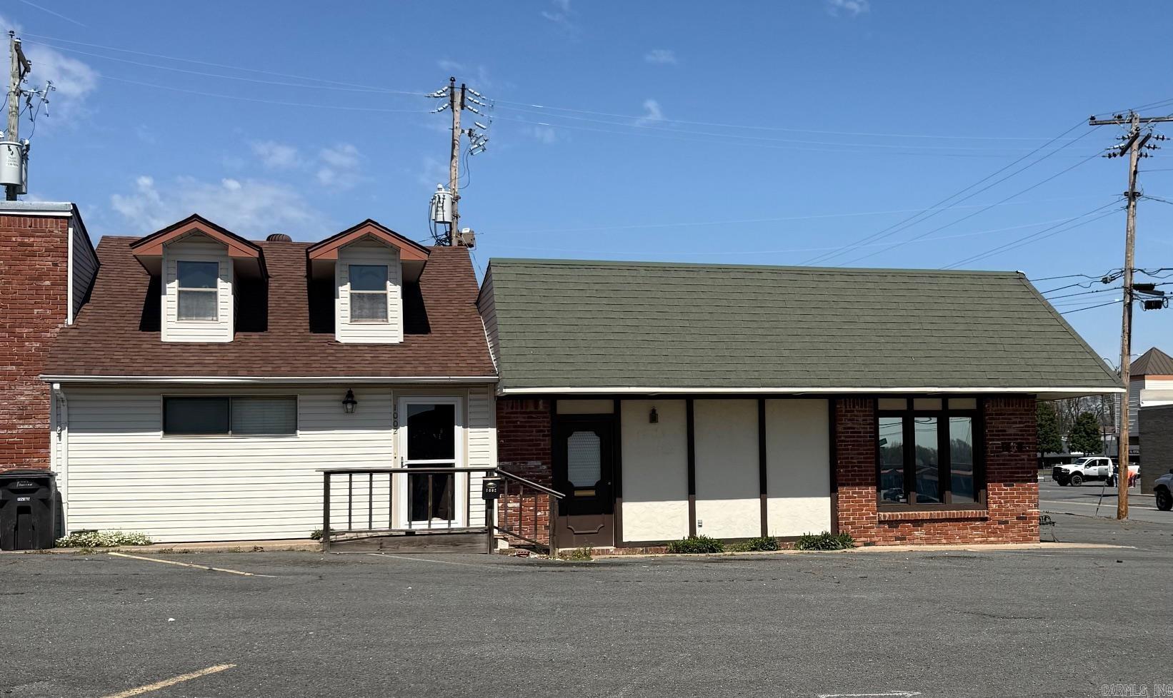 This property has previously been an accountants office.  It would also make a great doctor’s office, Insurance office or any other small business.  Bonus is the space that could be used for residential. Plenty of parking, this is a fantastic opportunity to work and live in one space.  So much potential!  Call to tour today.