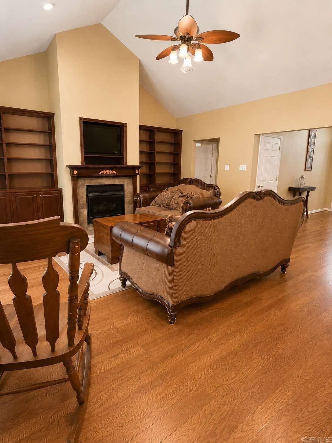 SHERRYLANE COUNTRY - Residential