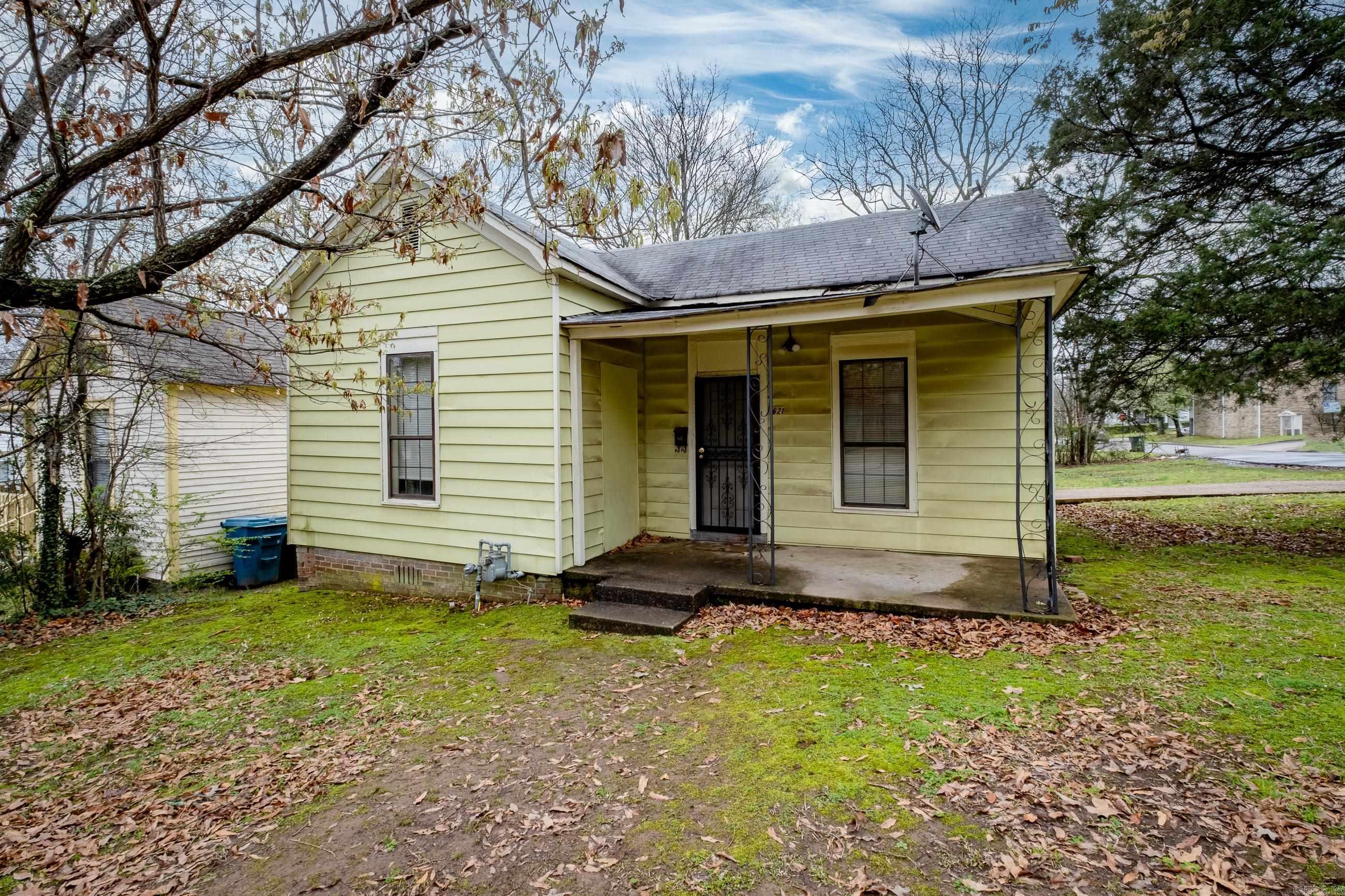 Investor Opportunity!   Wonderful corner lot.   Over 1300 sf.  3 bedrooms, 1 bath.  Seller has never occupied.  A long term renter has occupied.   No property disclosure is available.   Property is being sold "AS IS".  No repairs.