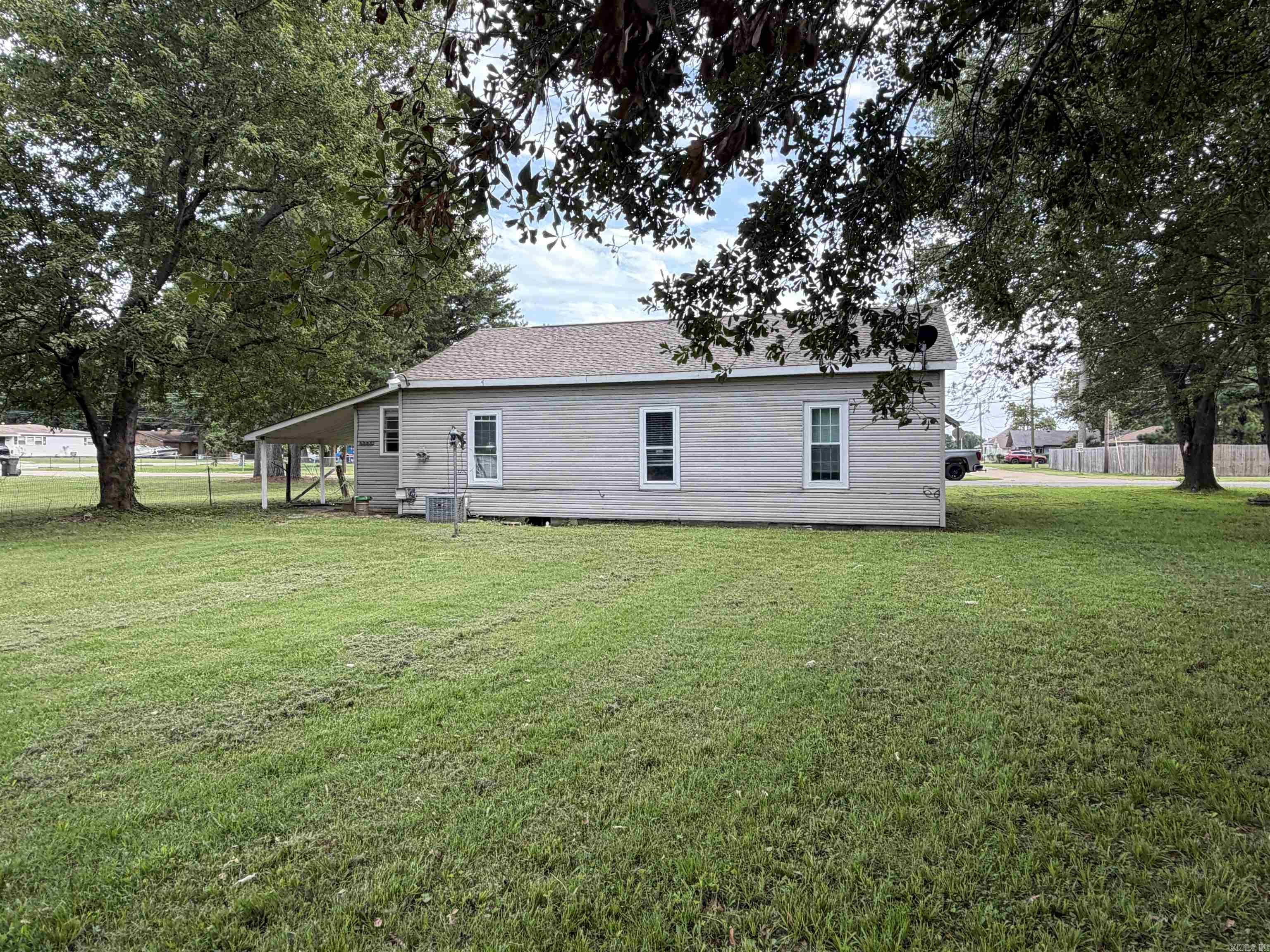 REPLAT E1/2 LOT 5 COBB & LEE - Residential