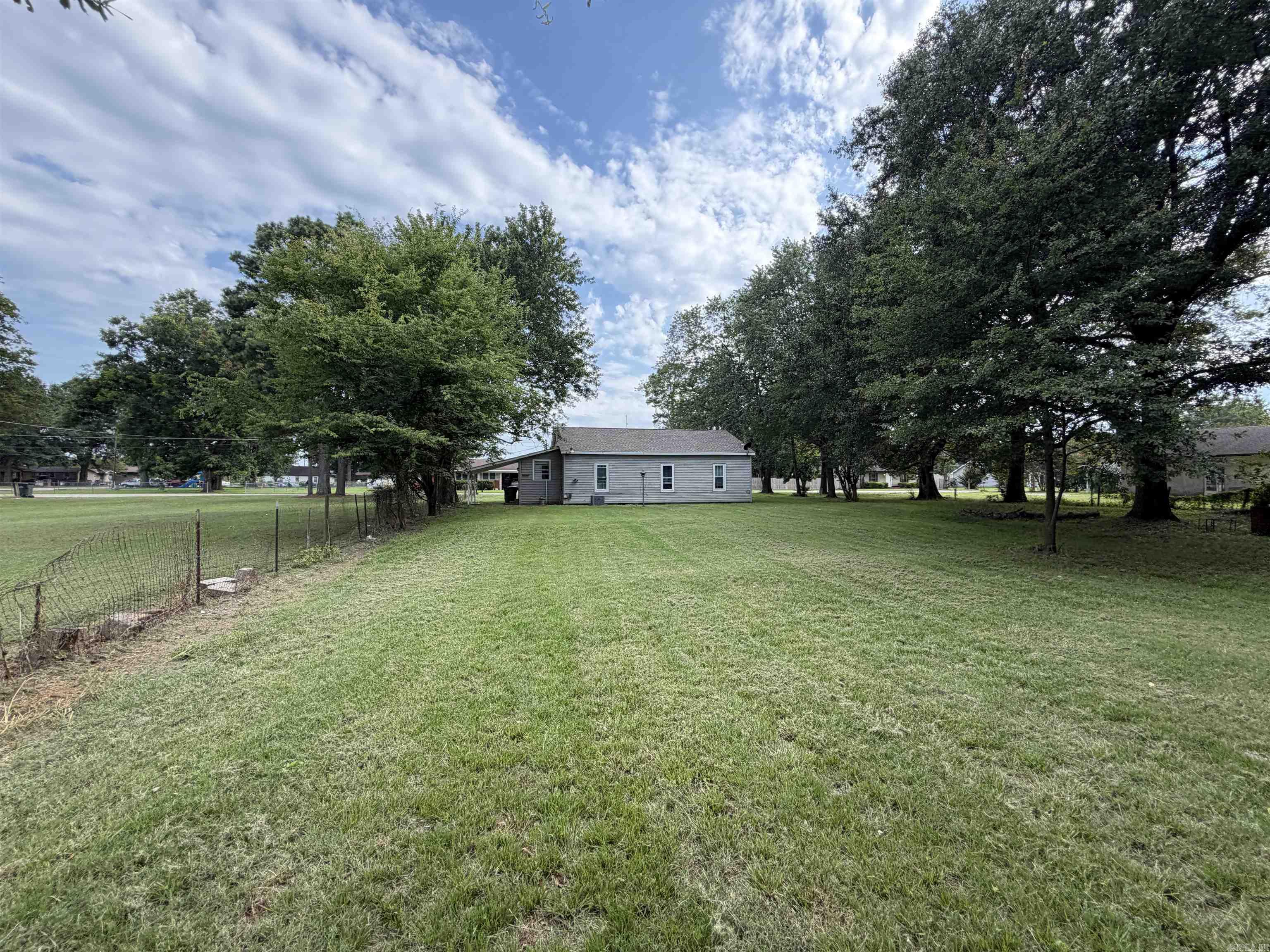 REPLAT E1/2 LOT 5 COBB & LEE - Residential