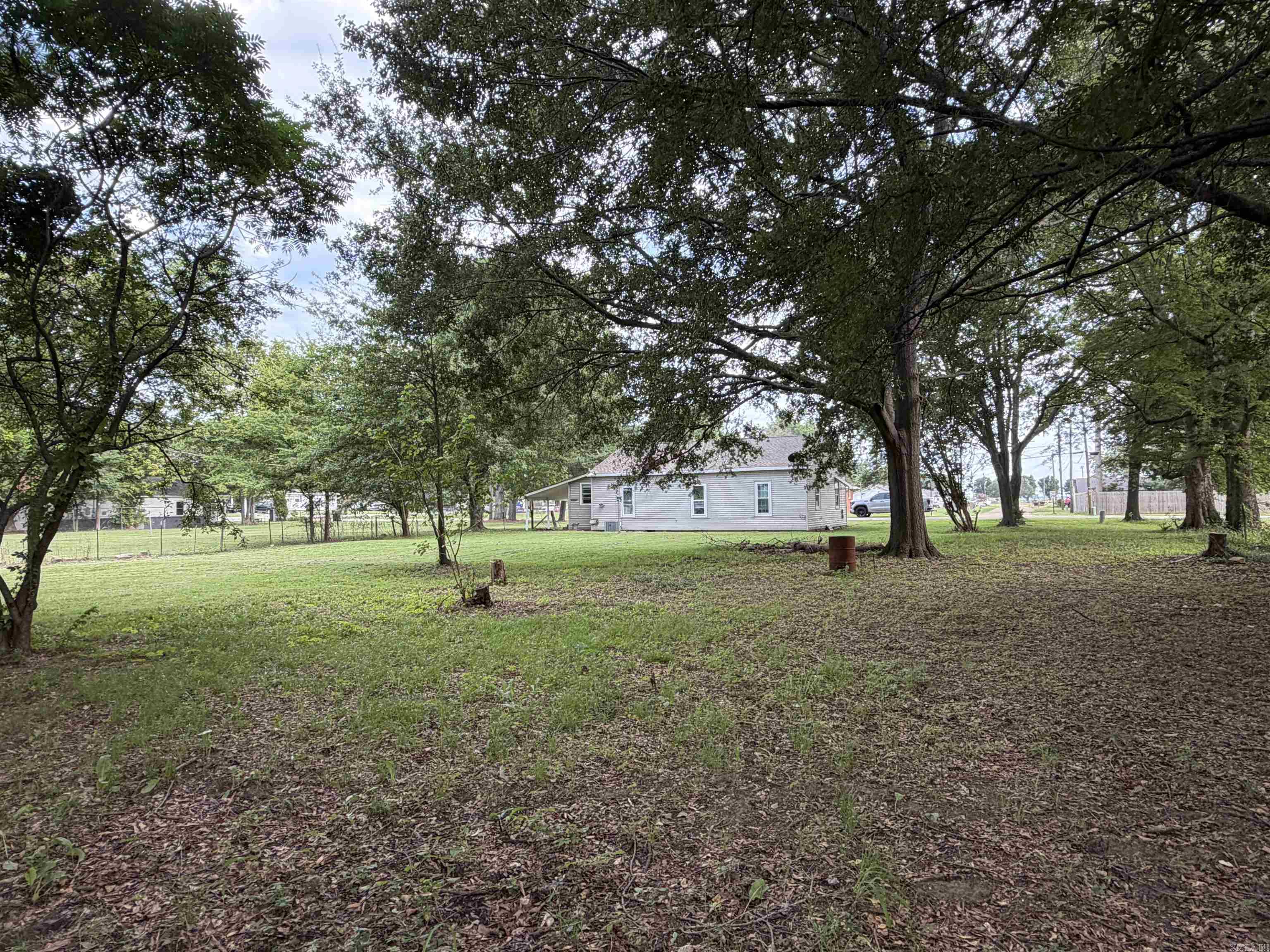 REPLAT E1/2 LOT 5 COBB & LEE - Residential