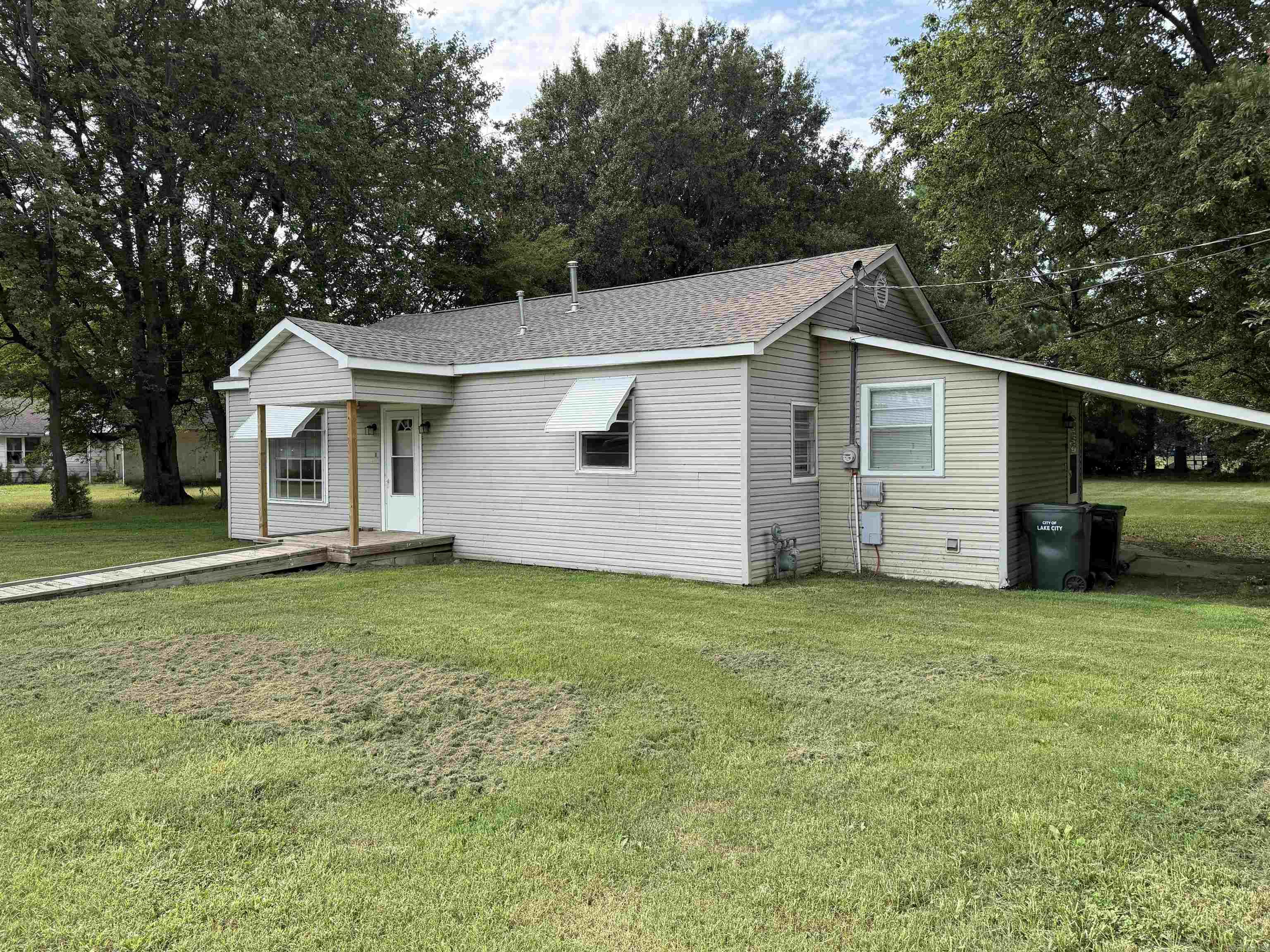 REPLAT E1/2 LOT 5 COBB & LEE - Residential