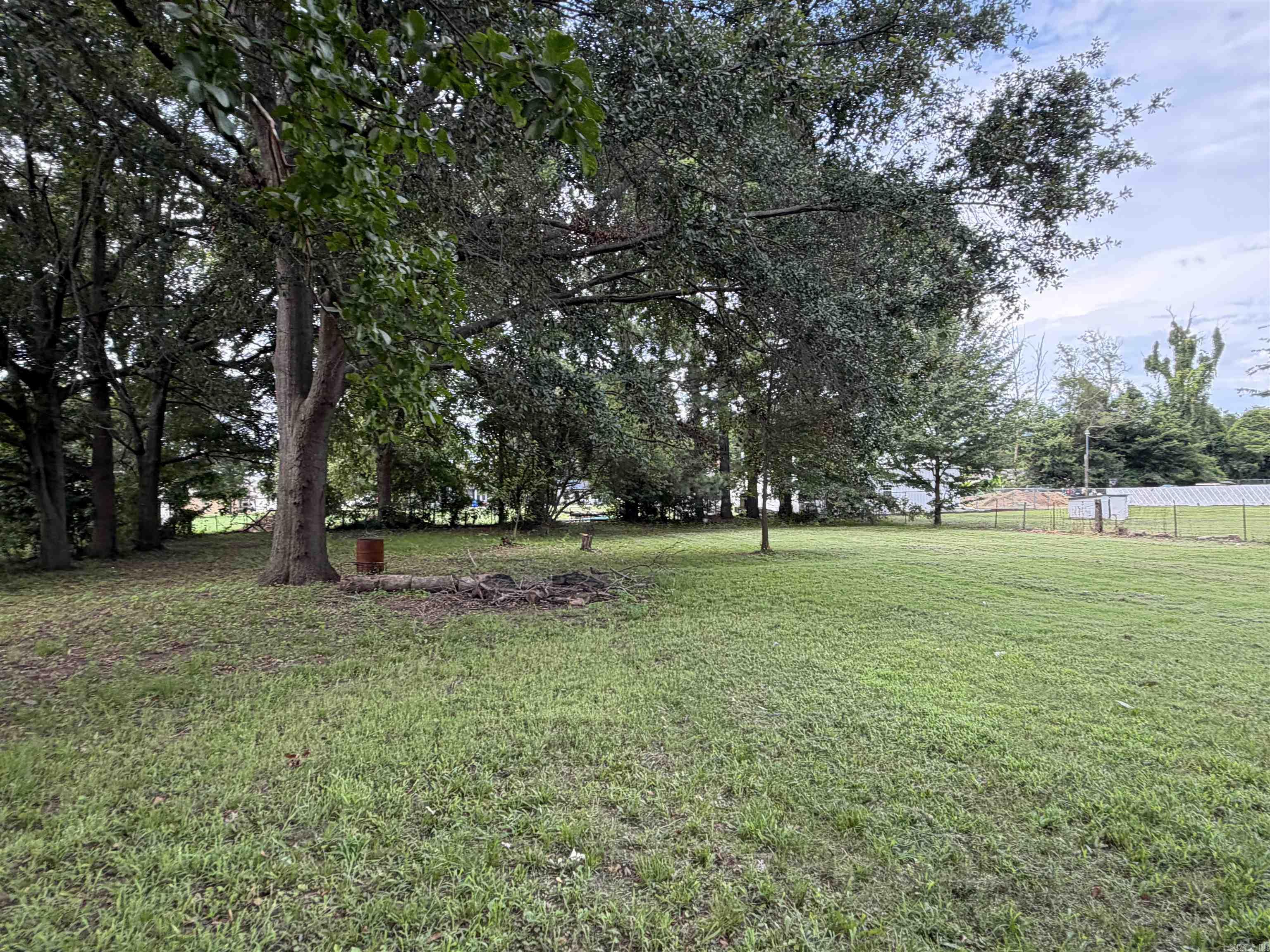 REPLAT E1/2 LOT 5 COBB & LEE - Residential
