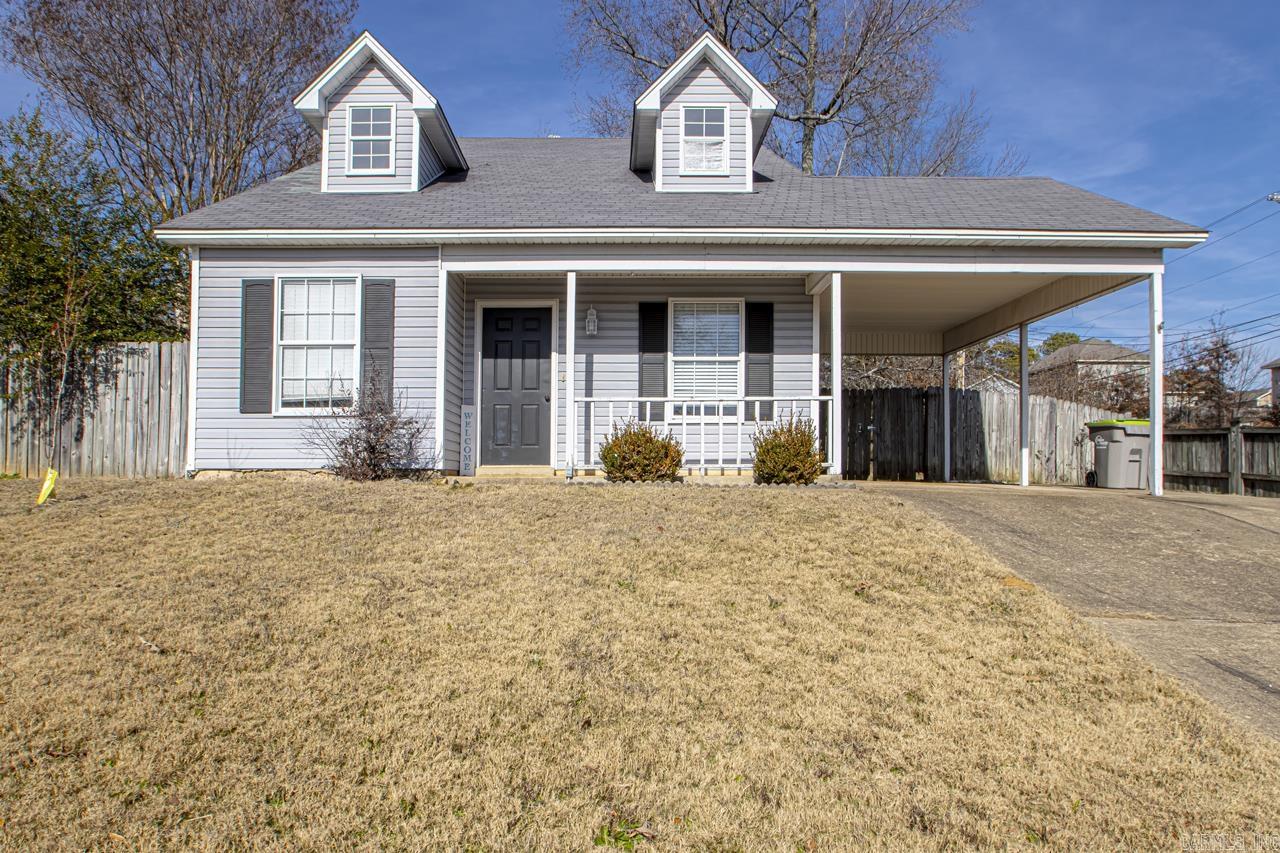 Check out this cute house near I-30 in Benton. This 3 bedroom 2 bath home has 2 bedrooms downstairs with a master bedroom and bathroom in the loft area upstairs. Kitchen appliances have been updated and are only 4 years old.This home also has a large fully fences backyard. This home will not last long at this price!