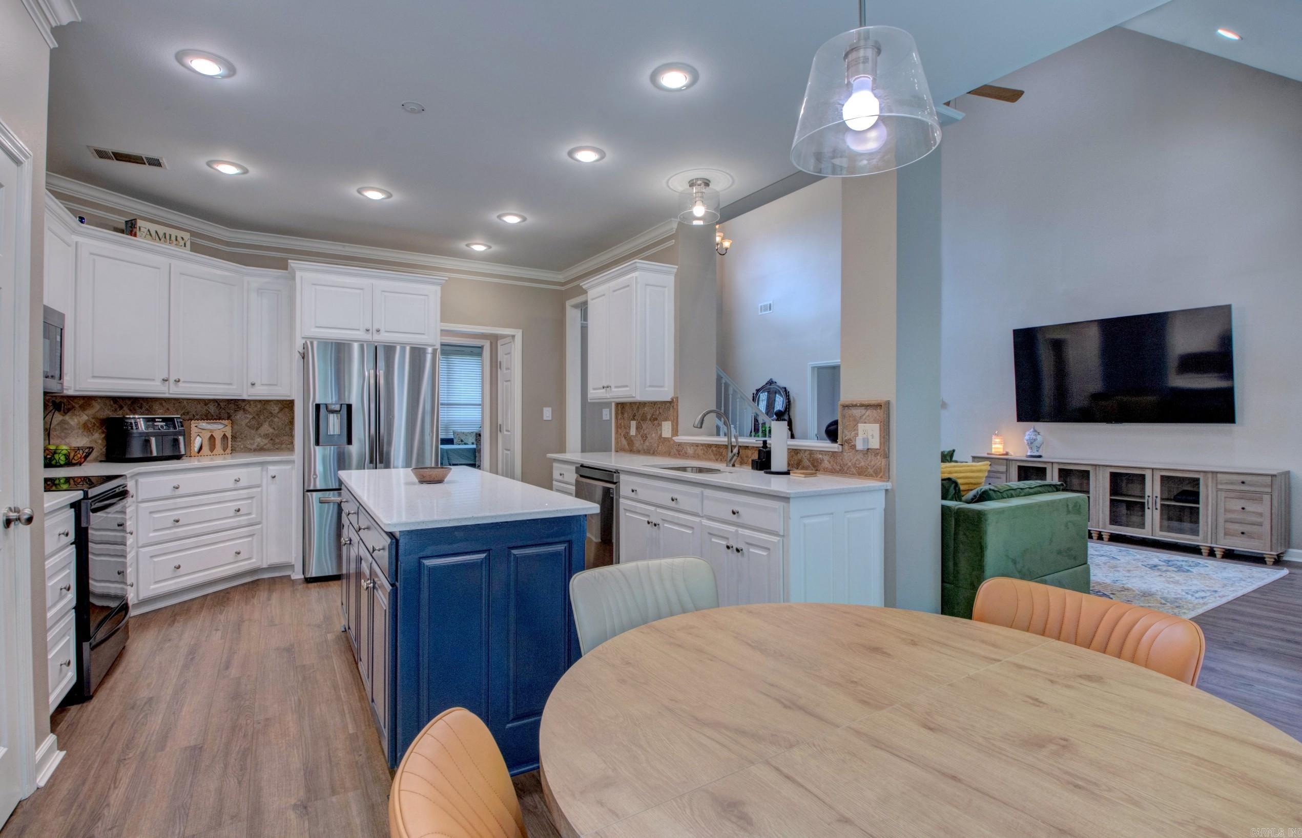 WOODLANDS EDGE - Residential