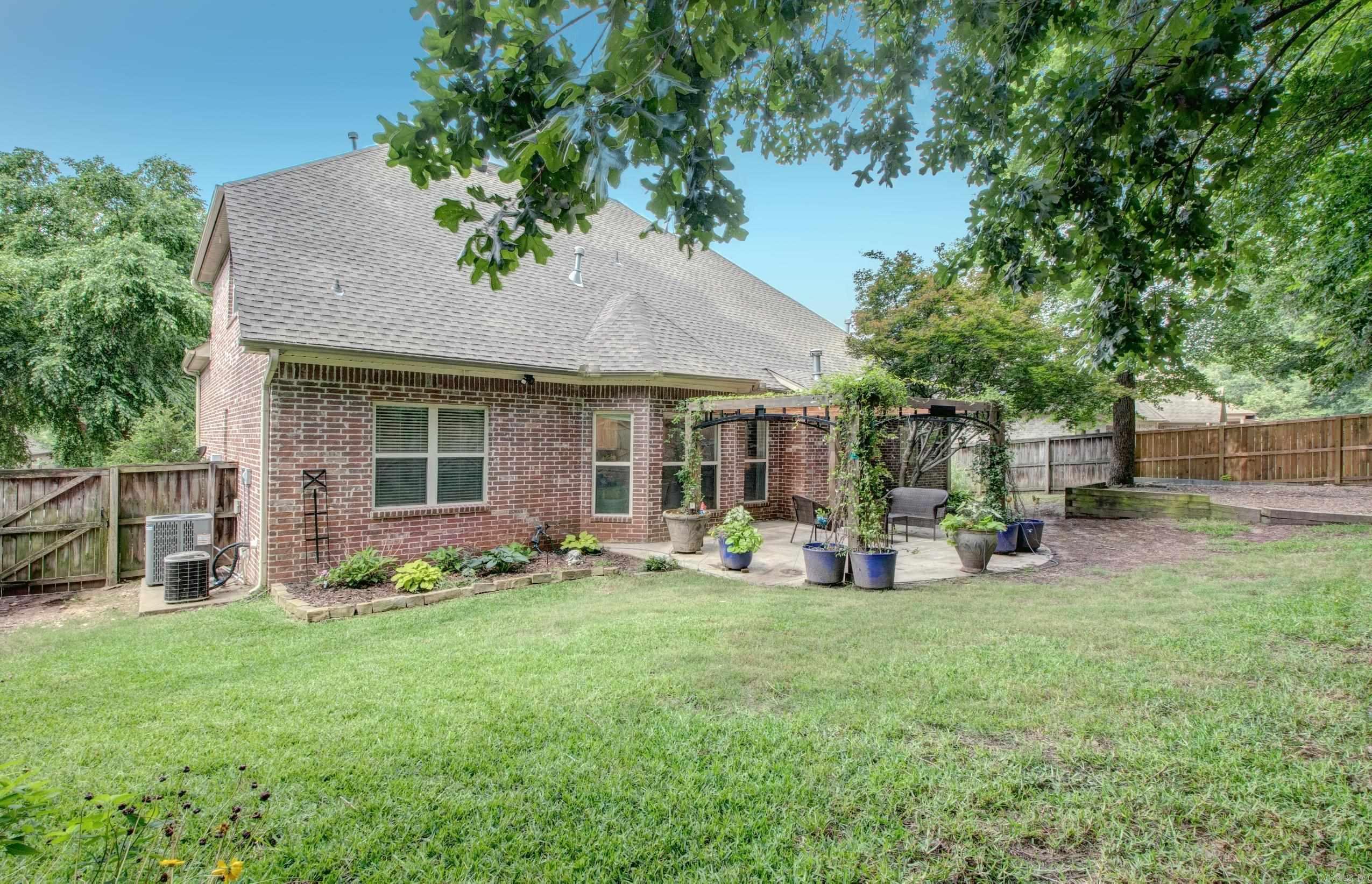 WOODLANDS EDGE - Residential